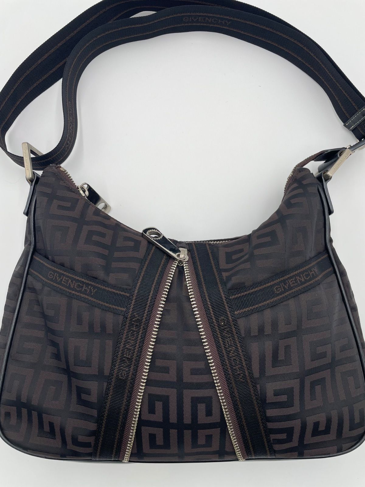 GIVENCHY ジバンシー ホーボーバッグ ワンショルダー ロゴ金具 肩掛け 