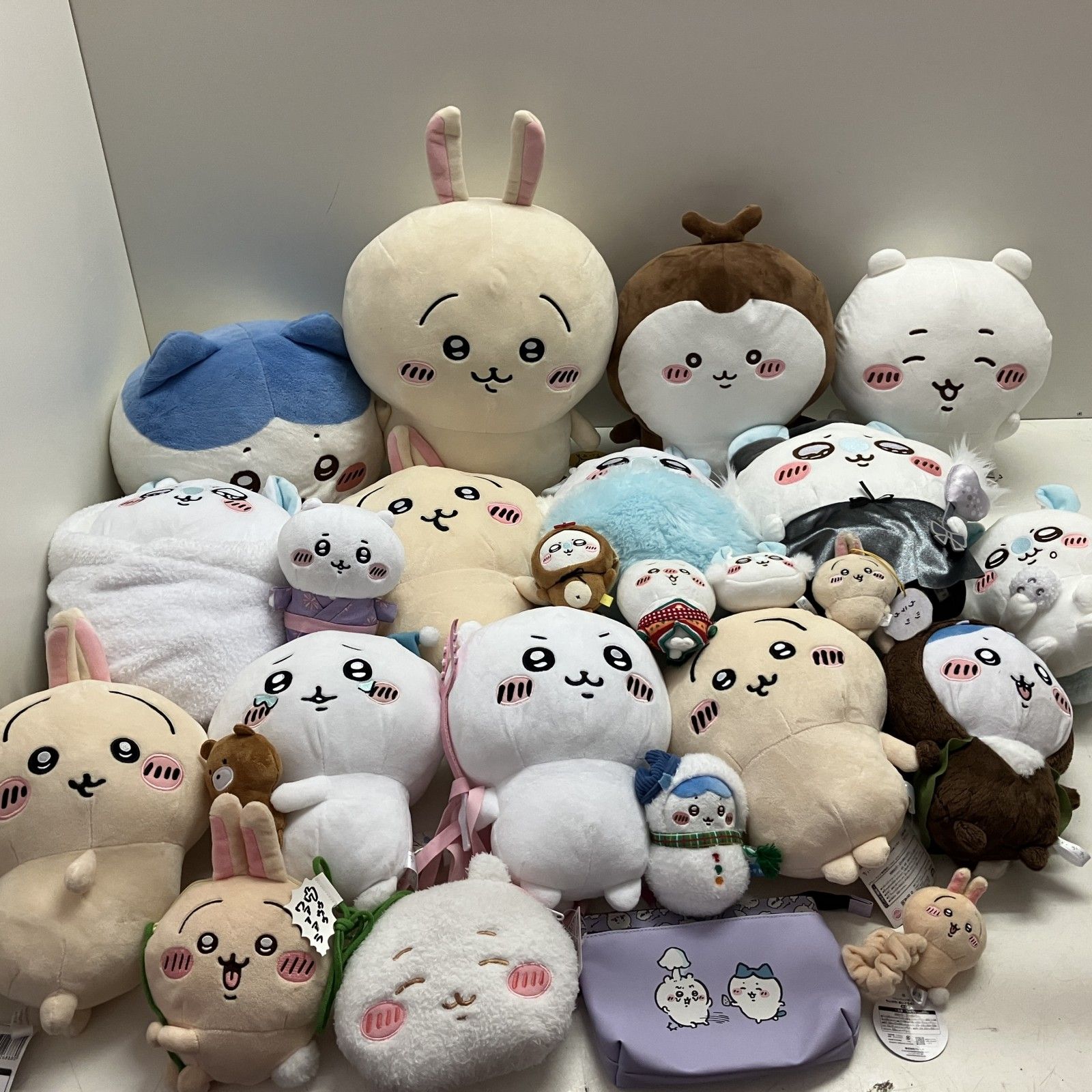 ちいかわうさぎカブトムシぬいぐるみまとめてクッション ちいかわ】流れ星なハチワレやうさぎ、カブトムシぬいぐるみが新登場