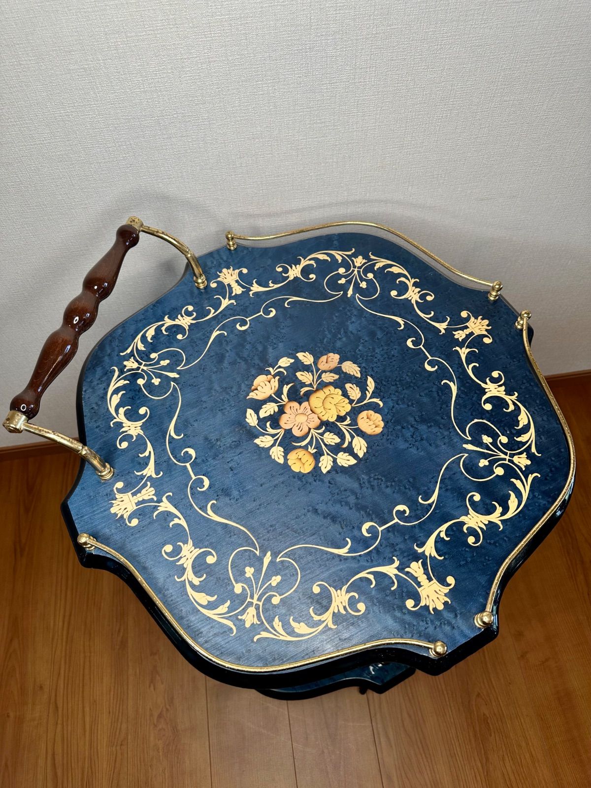 イタリア ヴィンテージ キッチンワゴン 象嵌細工 イタリア ヴィンテージ キッチンワゴン 象嵌細工 - メルカリ