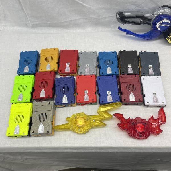 中古】現状品・動作未確認)仮面ライダーセイバー 変身アイテムセット