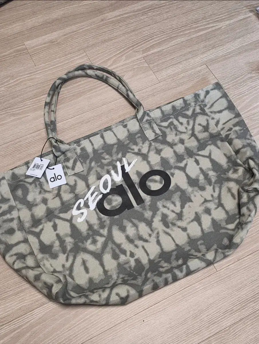 alo ショッパーバック Alo Yoga アローヨガ Iconic Shopper Tote トートバッグ BTS JIN (ALO