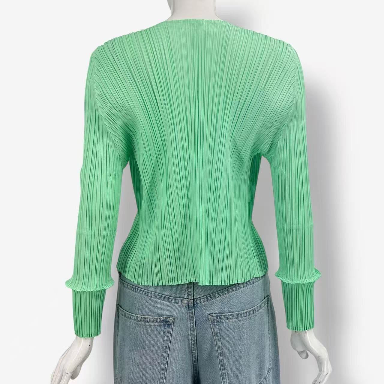 新品同様 ISSEY MIYAKE イッセイミヤケ PLEATS PLEASE プリーツプリーズ トップス カーディガン サイズ3 グリーン PLEATS PLEASE ISSEY MIYAKE - 美品 プリーツプリーズ イッセイミヤケ