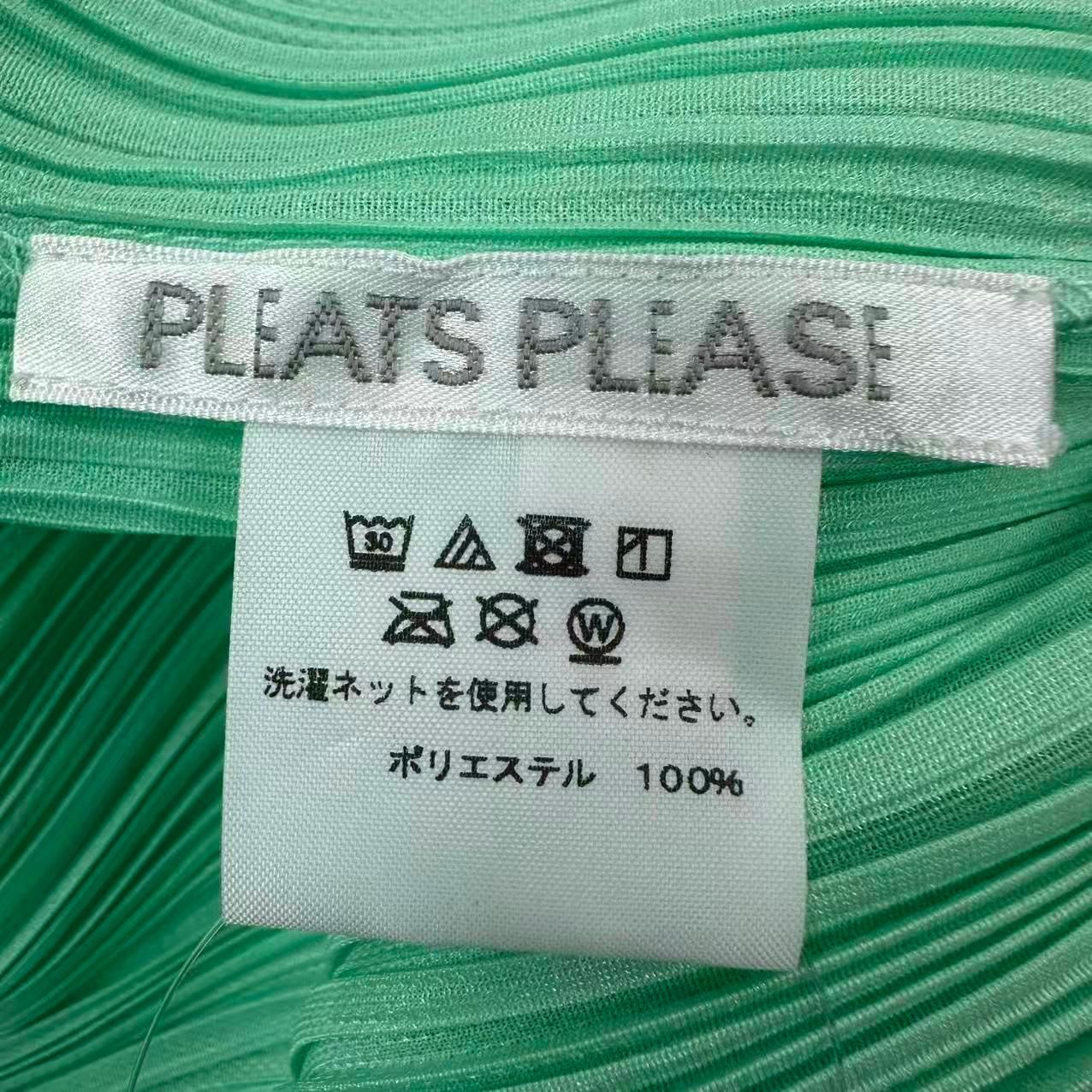 未使用品 ISSEY MIYAKE イッセイミヤケ PLEATS PLEASE プリーツプリーズ トップス カーディガン サイズ3 グリーン ISSEY MIYAKE - 極美品 ISSEY MIYAKE イッセイミヤケ PLEATS PLEASE