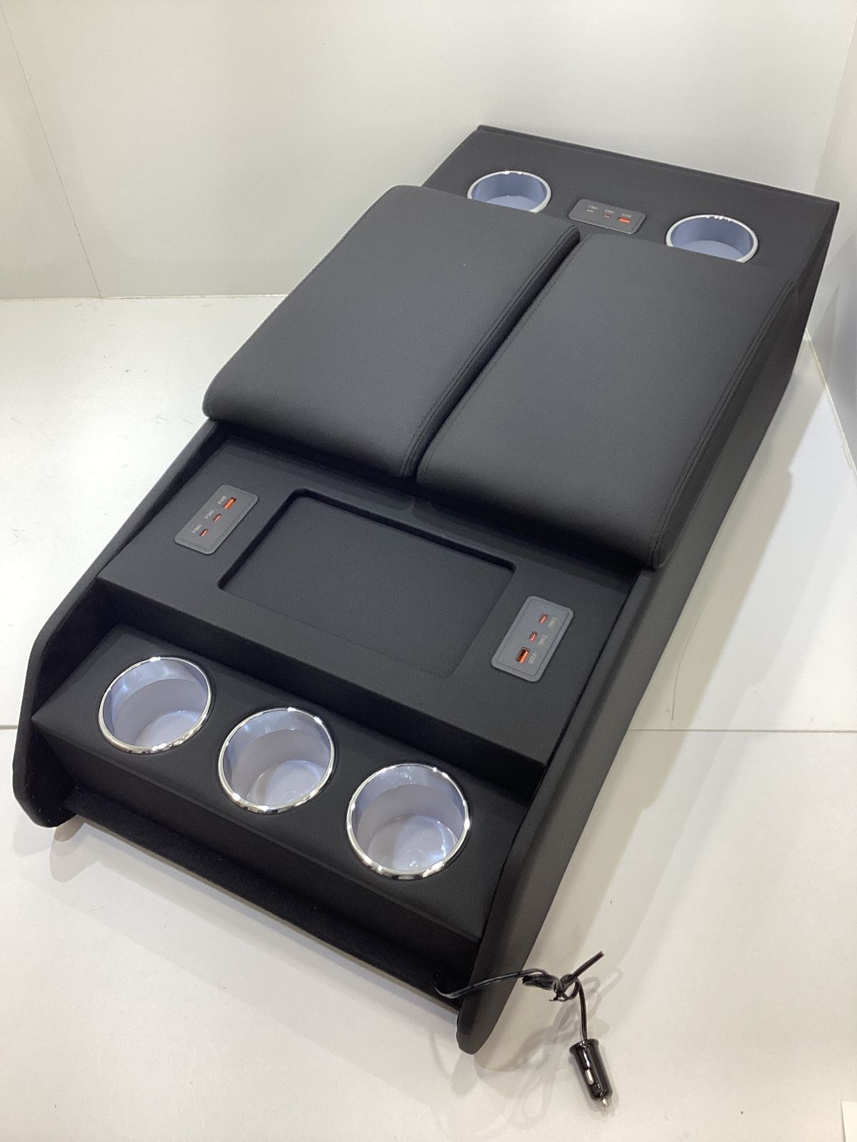 378 訳あり ハイエースワイド専用 ボルネアコンソール USB アームレスト ブラック 交換作業必要
