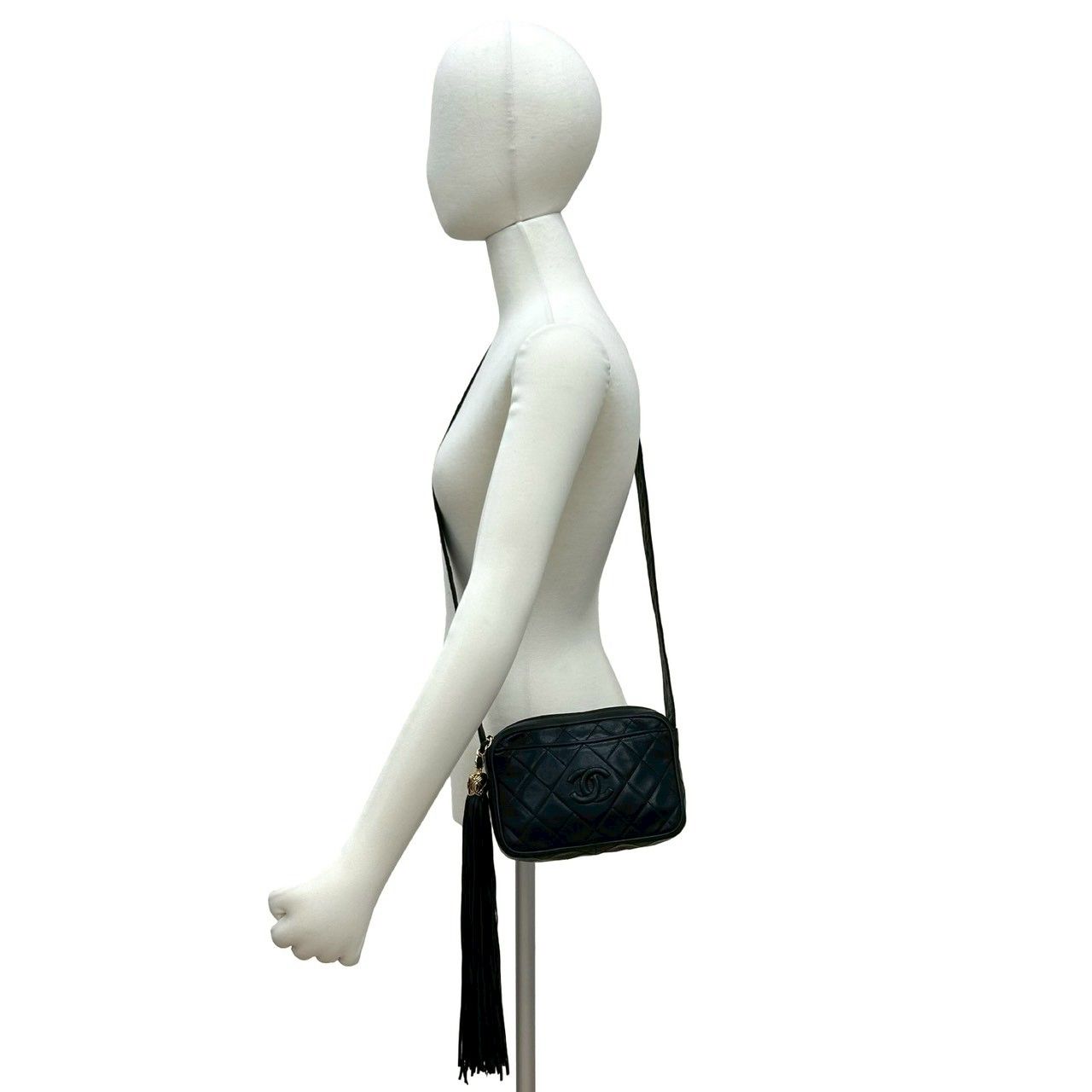 極 美品 シール有 1番台 CHANEL シャネル マトラッセ ココマーク フリンジ タッセル ラムスキン ミニ ショルダーバッグ ブラック g82-2 極 美品 シール有 1番台 CHANEL シャネル マトラッセ ココマーク