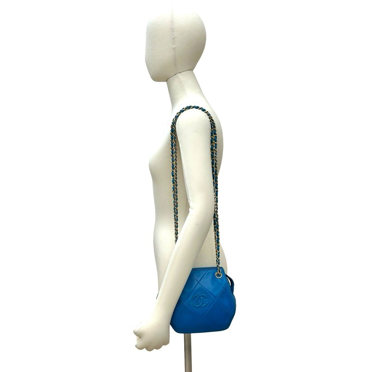 極 美品 袋付 カード シール有 1番台 CHANEL シャネル ココマーク フリンジ ラムスキン 本革 チェーン ショルダーバッグ ブルー 39736 極 美品 袋付 カード シール有 1番台 CHANEL シャネル ココマーク