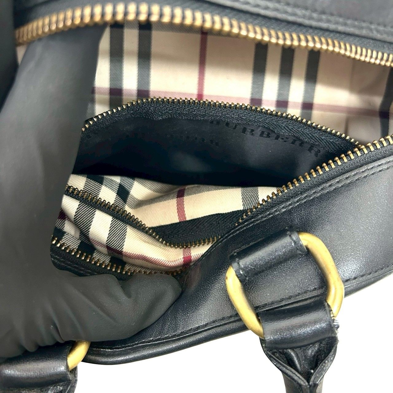 極 美品 希少品 BURBERRY バーバリー ロゴ 刻印 金具 レザー 本革 2way ショルダーバッグ ミニ ボストンバッグ ブラック 黒 04681 極 美品 希少品 BURBERRY バーバリー ロゴ 刻印 金具 レザー 本革 2way