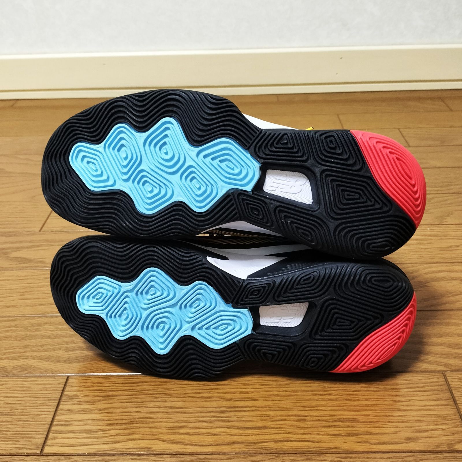 新品同様 美品 ニューバランス New Balance TWO WXY v5 27.5cm