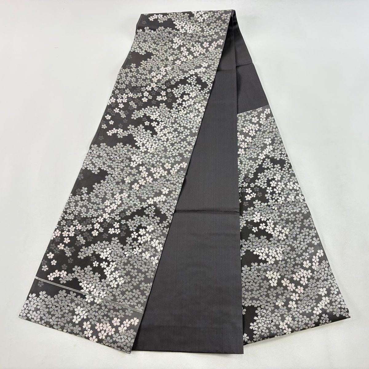 美品】 袋帯 秀品 桜 箔 銀糸 灰色 六通 正絹 【中古】 - メルカリ