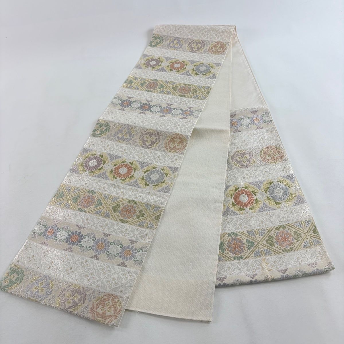 袋帯 名品 花 七宝花菱 金糸 唐織 クリーム 六通 正絹 【中古】 - メルカリ