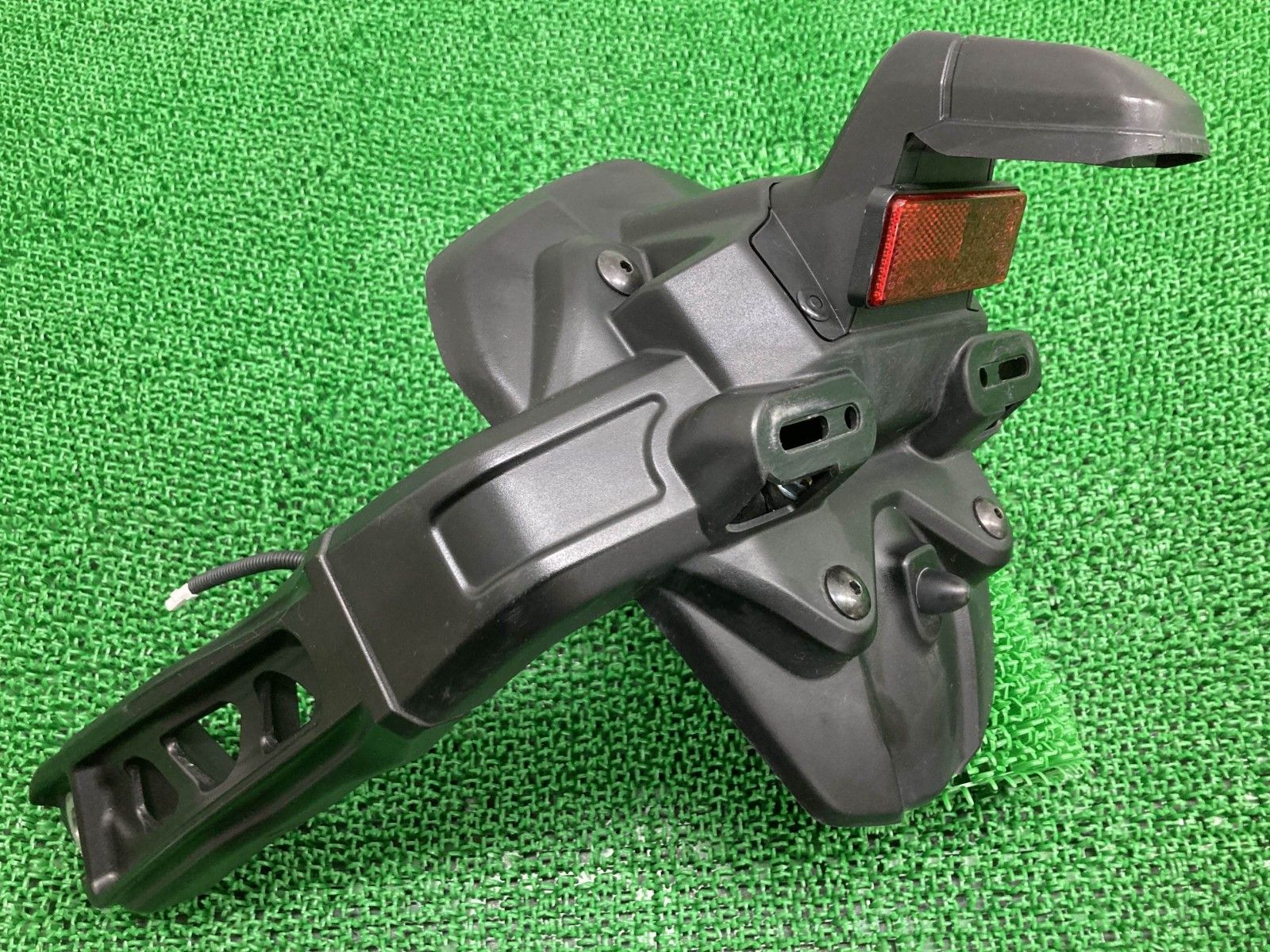 MT-09 リアフェンダー BS2 ヤマハ 純正 RN34J マッドガード スプラッシュガード コンディション良好 割れ欠け無し 【中古】 17 MT-09 リアフェンダー BS2 ヤマハ 純正 中古 RN34J マッドガード