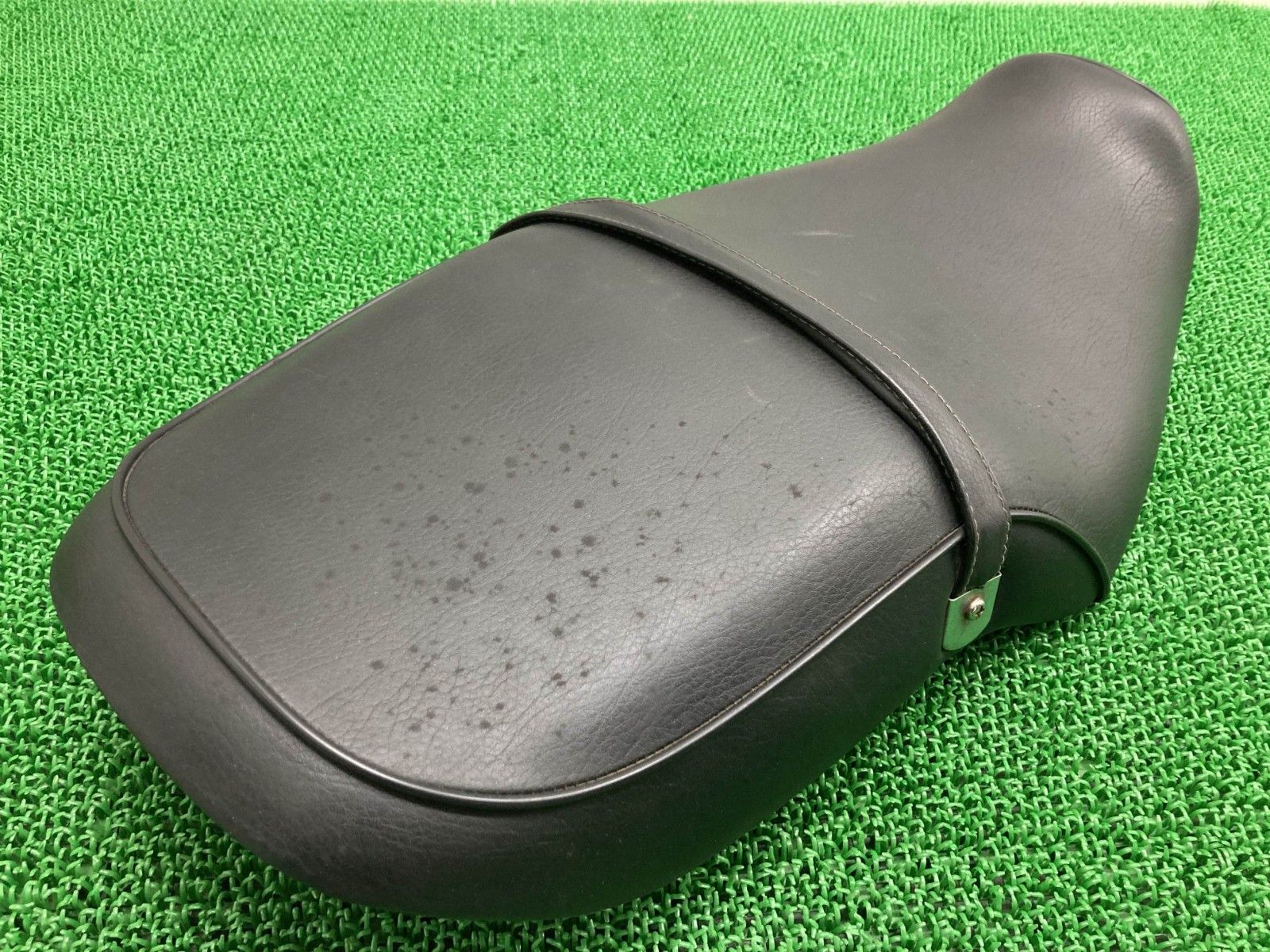 バリオス シート カワサキ 純正 中古 バイク 部品 ZR250A BALIUS シートバンド 張替済 スムース 黒パイピング 車検 Genuine vP バリオス シート カワサキ 純正 中古 バイク 部品 ZR250A BALIUS