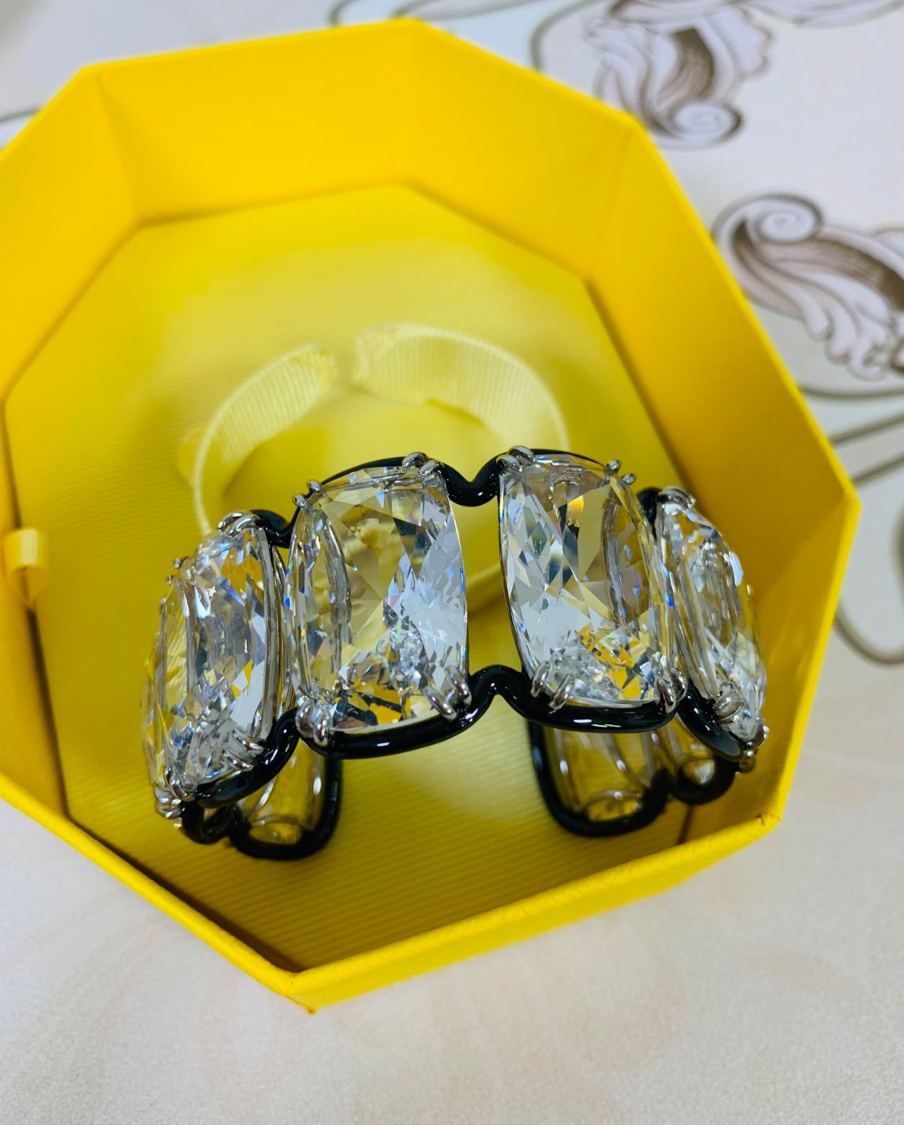 ほぼ新品 スワロフスキー Swarovski Harmonia 大粒バングル M - メルカリ