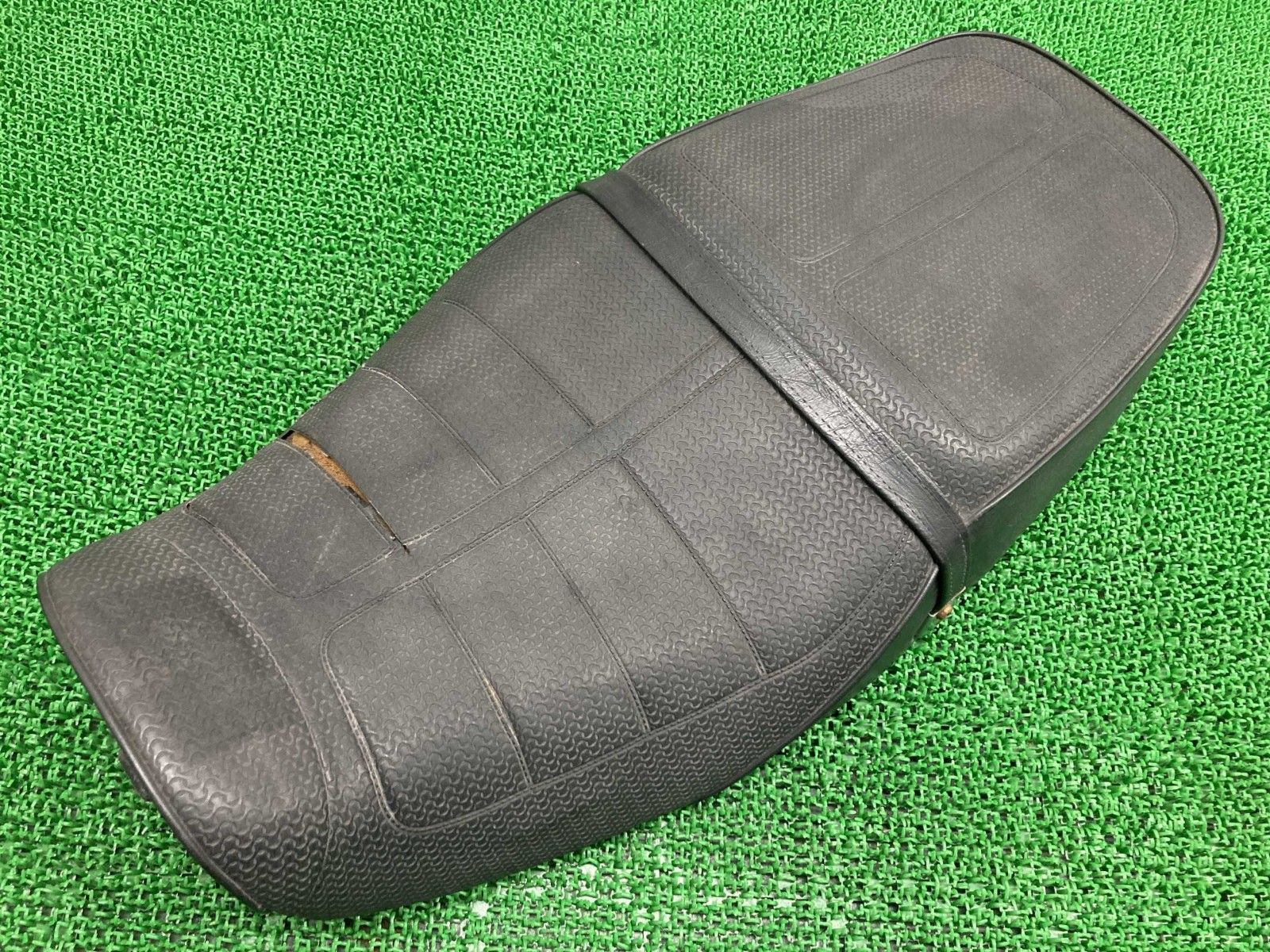 カワサキ ゼファー400Χ シート ZEPHYR　　53001-1811 カワサキ ゼファー400Χ シート ZEPHYR 53001-1811 【公式通販】