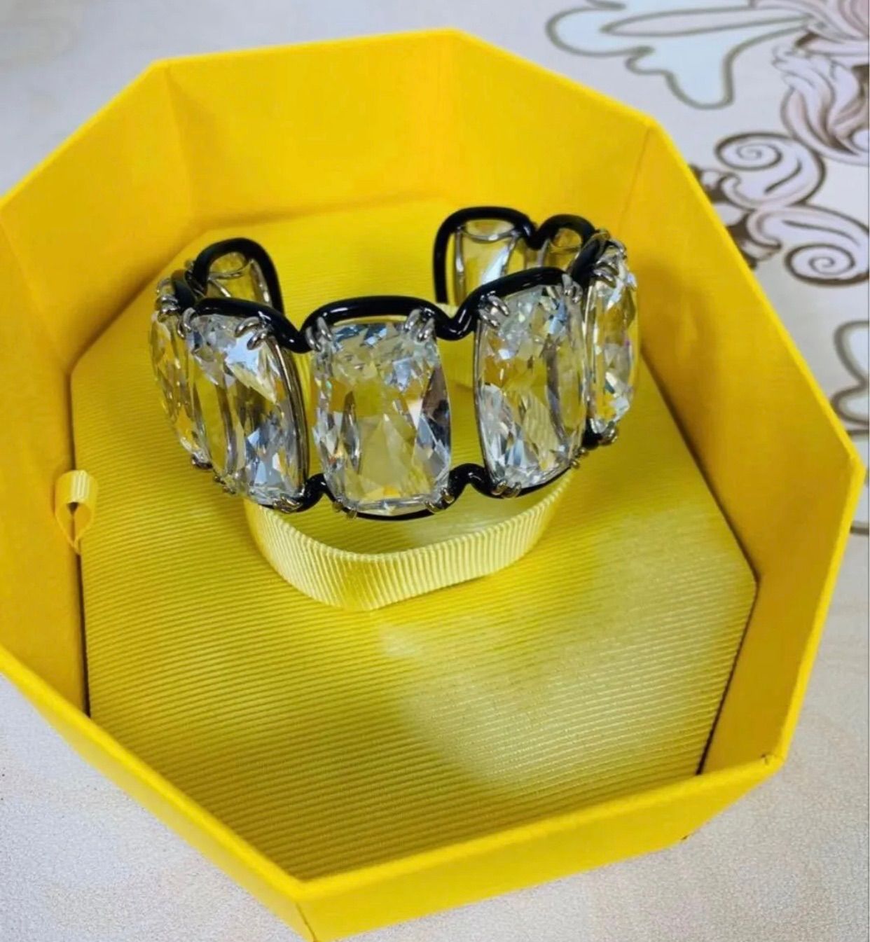 ほぼ新品 スワロフスキー Swarovski Harmonia 大粒バングル M - メルカリ