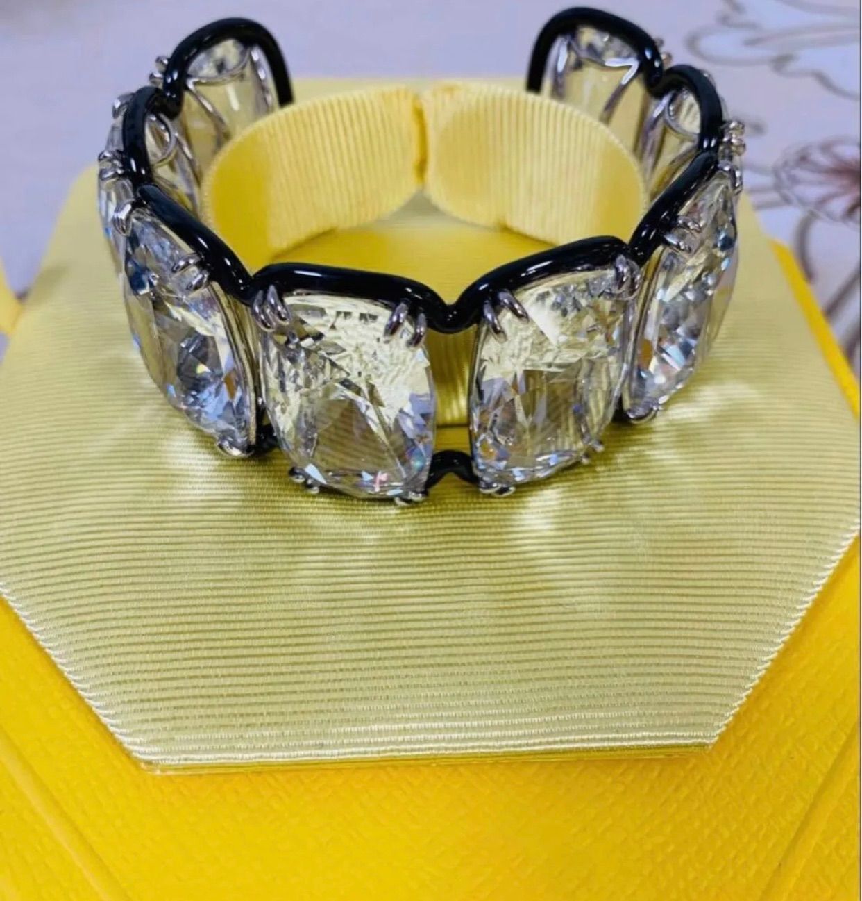 ほぼ新品 スワロフスキー Swarovski Harmonia 大粒バングル M - メルカリ