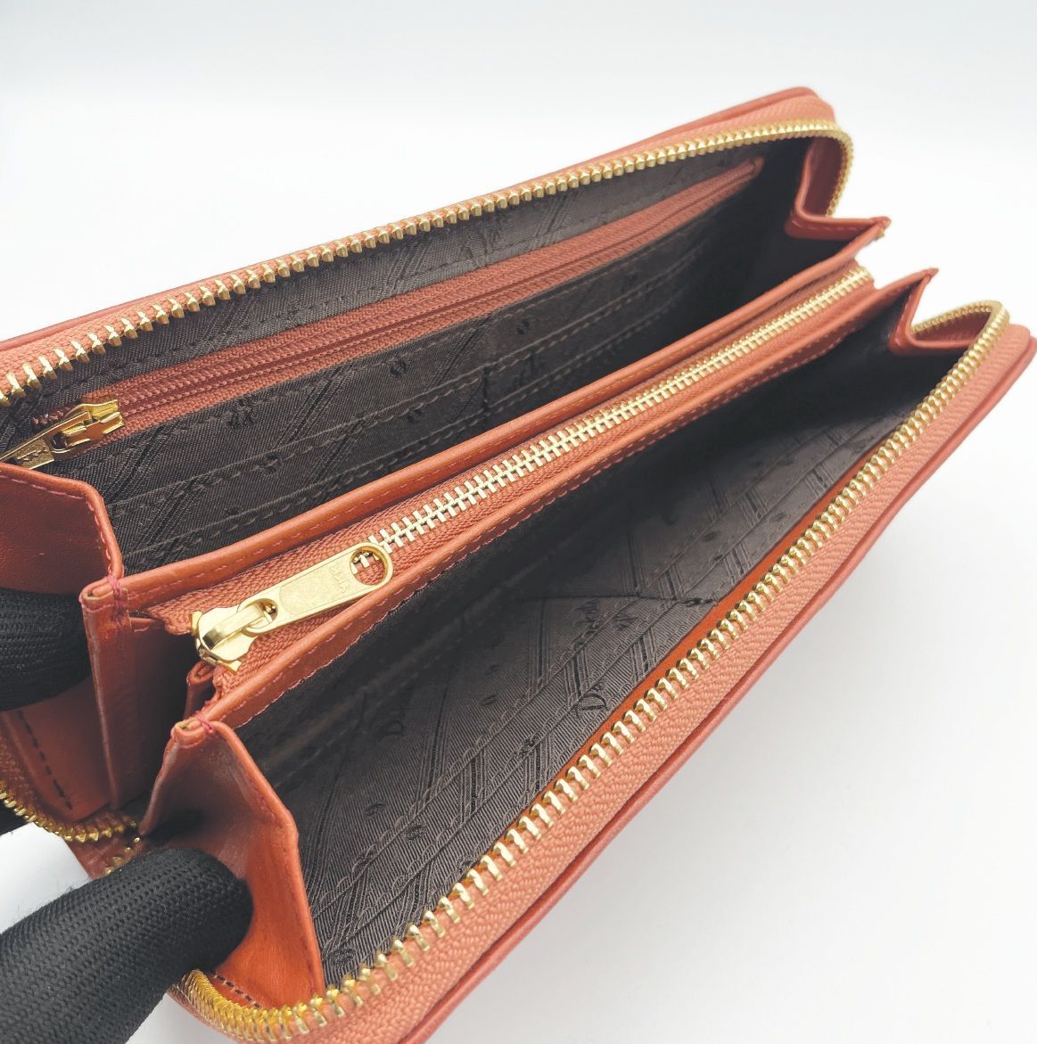 Dakota（ダコタ） 極美品 長財布 ラウンドファスナー モナシリーズ 花 