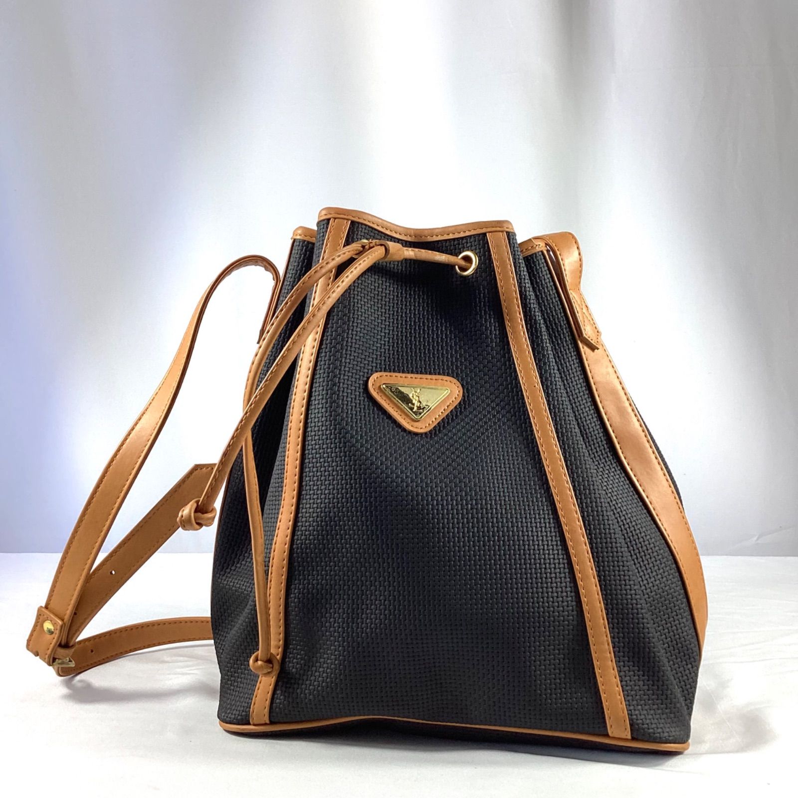 Yves Saint Laurent イヴサンローラン YSLロゴ カサンドラ 巾着 Yves Saint Laurent イヴサンローラン YSLロゴ カサンドラ 巾着