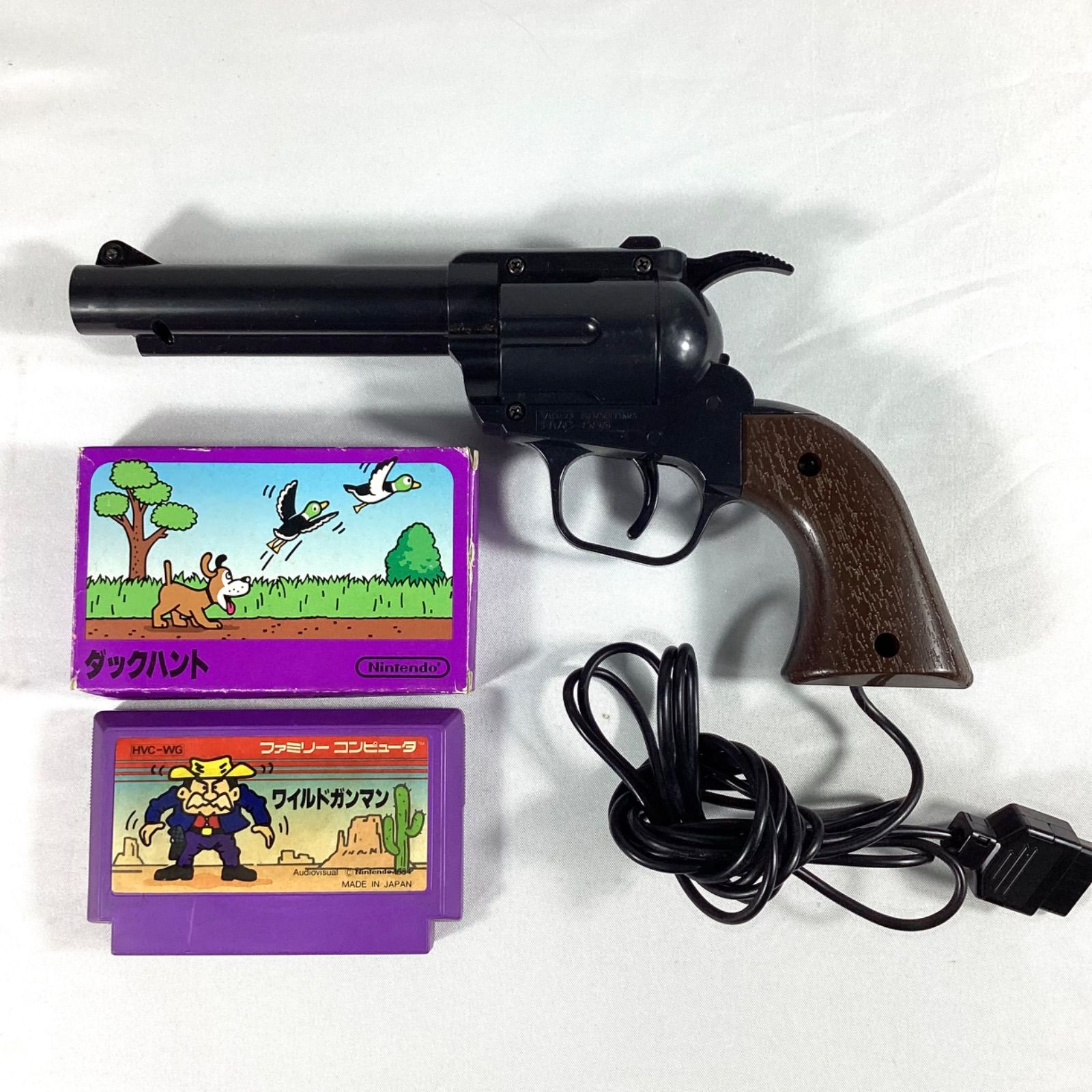 リボルバー型ゲームコントローラー ファミコン用 ガンコン 光線銃