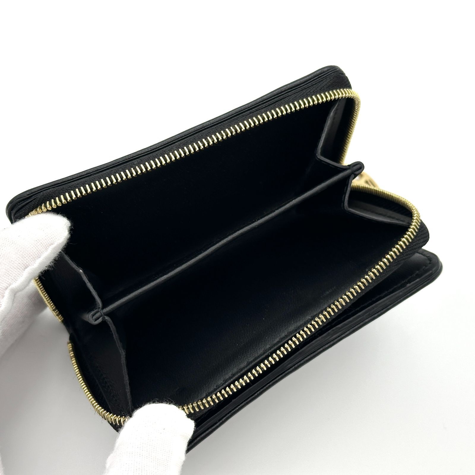 【極美品】ルイヴィトン ポルトフォイユルー クッサン モノグラム エンボス 黒 極美品】ルイヴィトン モノグラムエンボス クッサン ポルトフォイユ