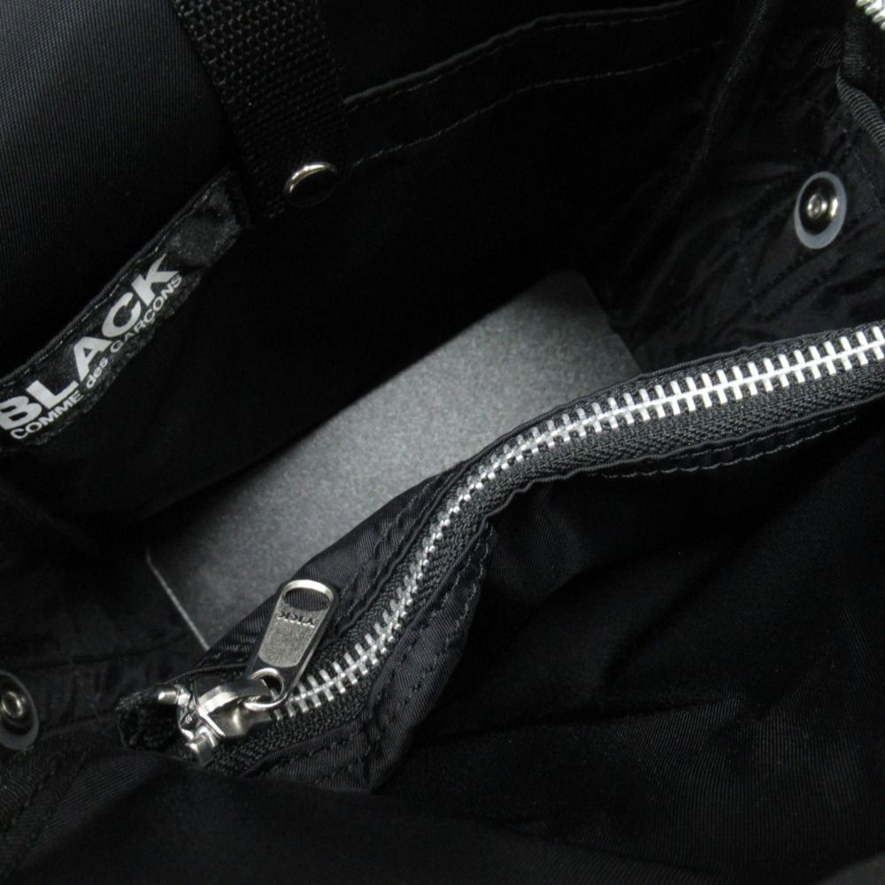 美品 BLACK COMME des GARCONS ブラックコムデギャルソン ナイロン ハトメ ショルダー バッグ シルバー金具 アーカイブ 黒 ブラック メンズ レディース 古着 中古 USED 美品 BLACK COMME des GARCONS ブラックコムデギャルソン ナイロン