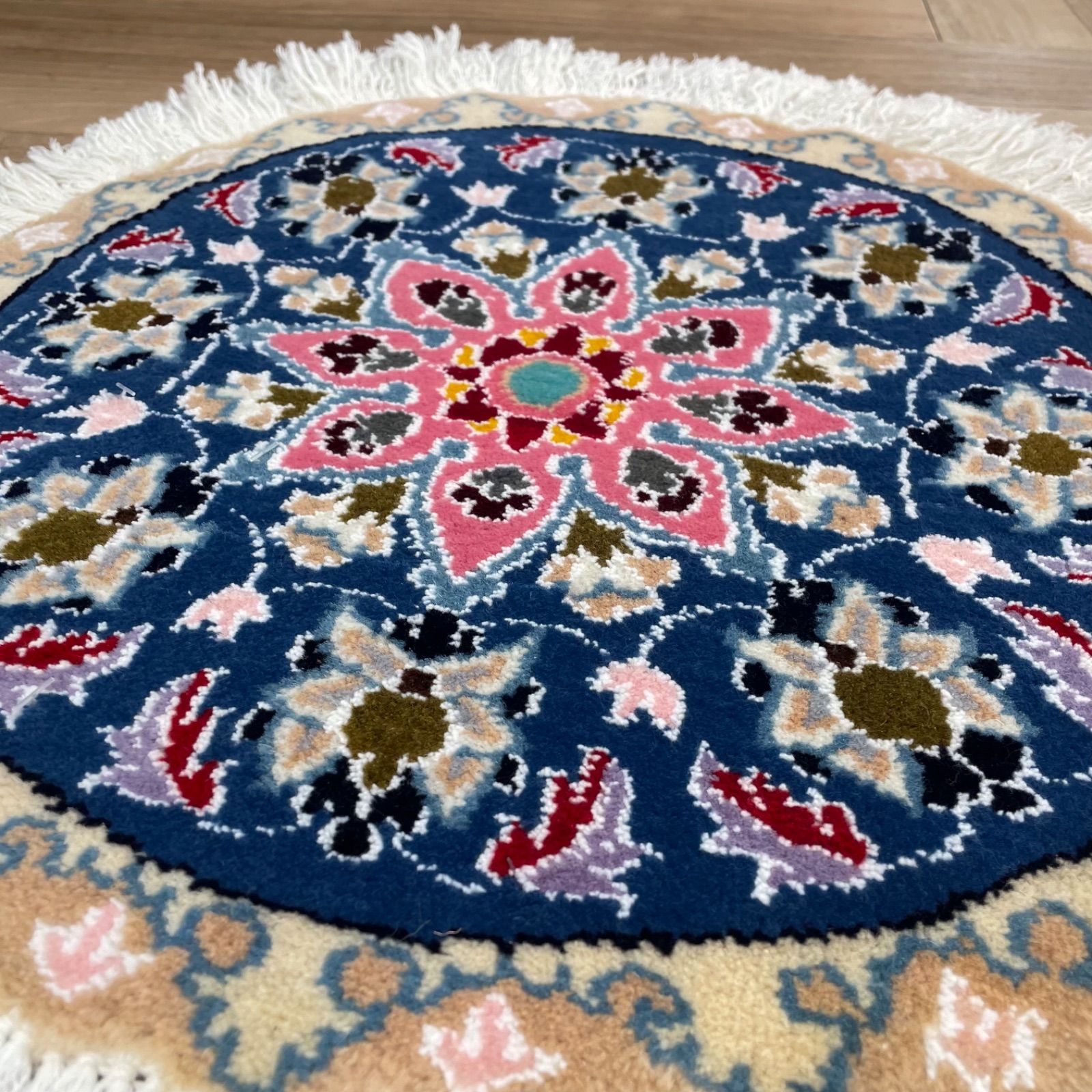 Y3011 ペルシャ絨毯 イラン ナイン産 手織 ウール100% 125×87㎝ 本場イラン製 ペルシャ絨毯 ナイン 丸型 直径41cm 手織り ウール