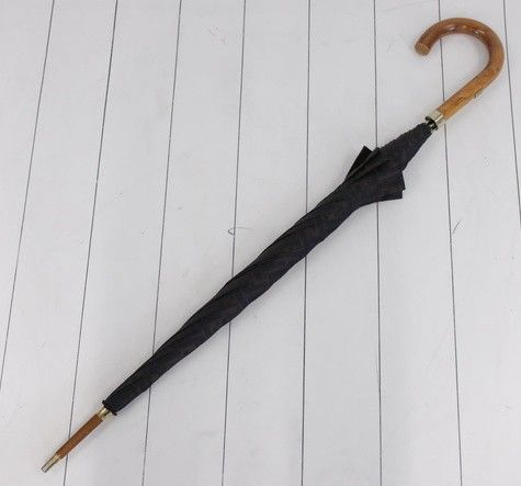 フェンディ ズッカ柄 長傘 ウッドハンドル 傘袋付き　親骨約５７ｃｍ　全長90ｃｍ フェンディ ズッカ柄 長傘 ウッドハンドル 傘袋付き 親骨約57cm
