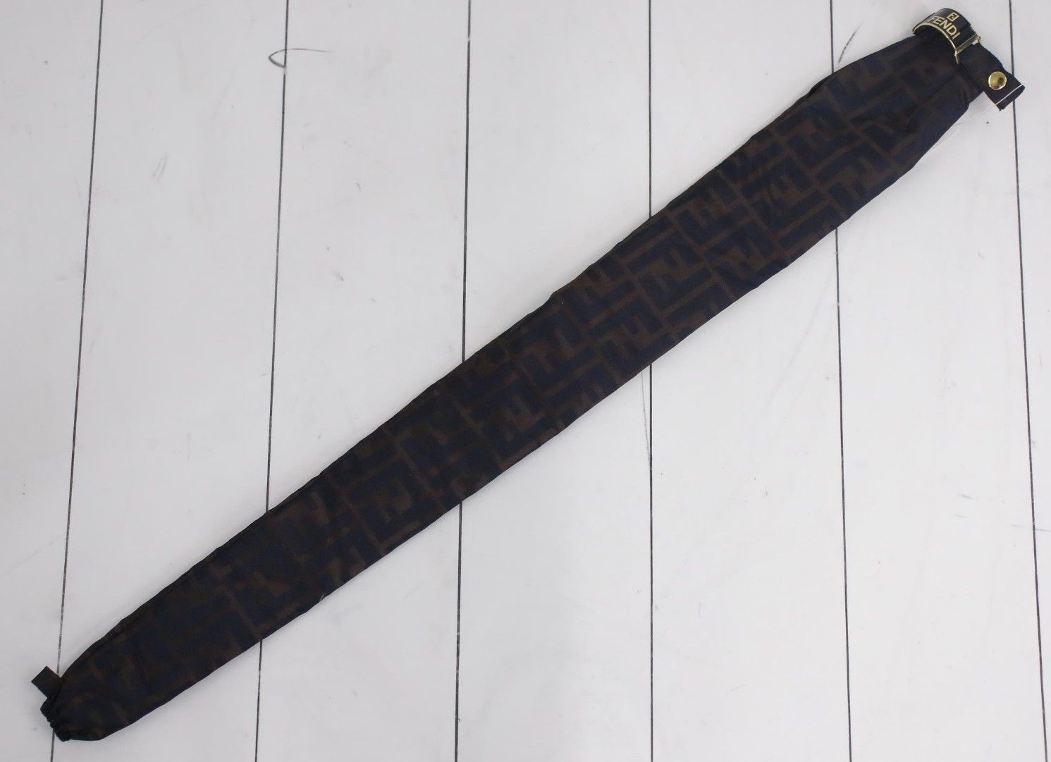 フェンディ ズッカ柄 長傘 ウッドハンドル 傘袋付き　親骨約５７ｃｍ　全長90ｃｍ フェンディ ズッカ柄 長傘 ウッドハンドル 傘袋付き 親骨約57cm