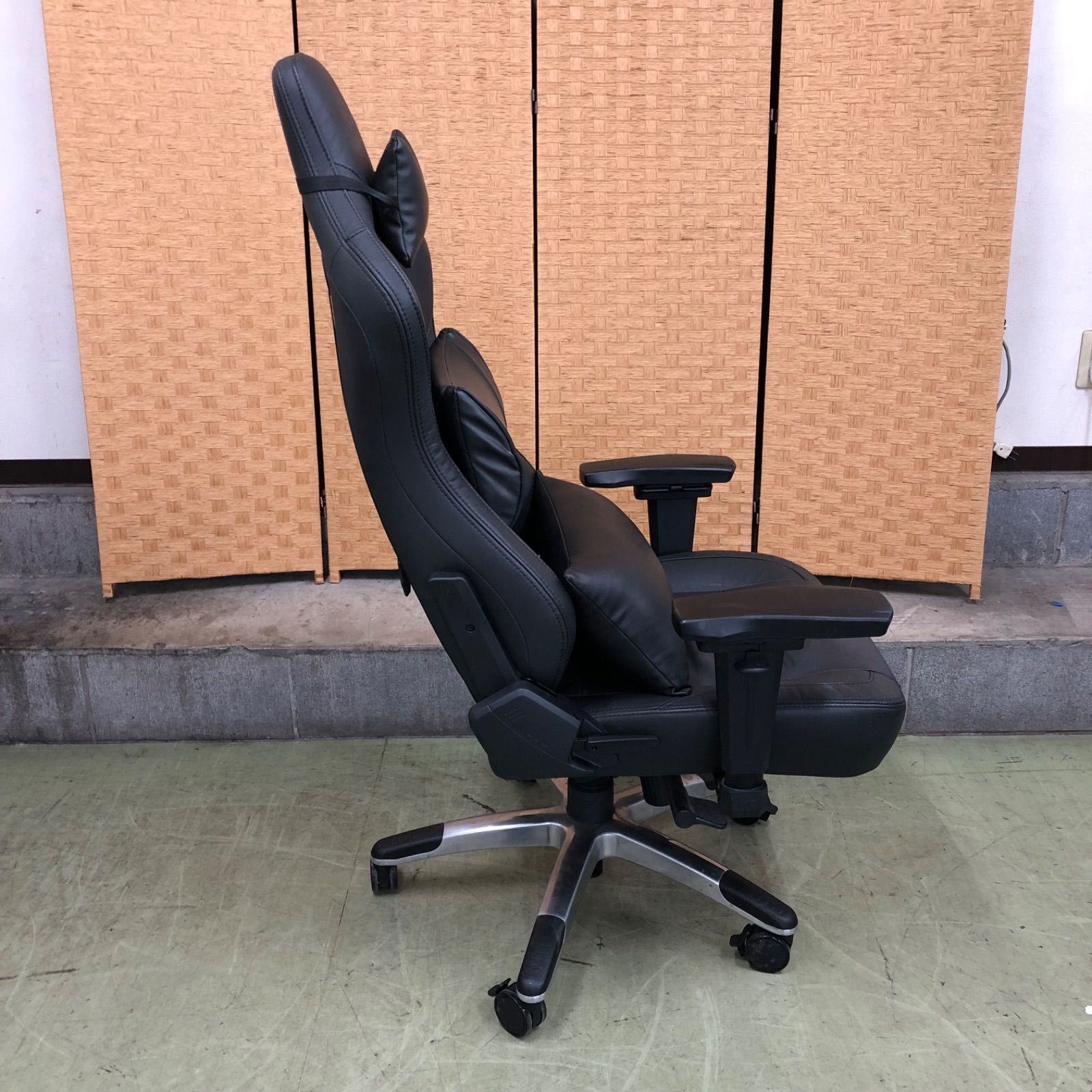 □【値下げ交渉可能】AKRACING エーケーレーシング ゲーミングチェア 
