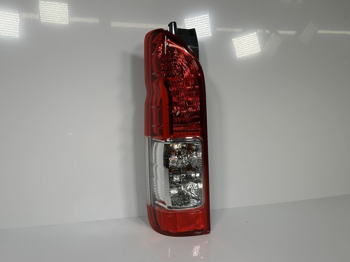 新車外し 200系 ハイエース 標準 GDH206V 4WD 純正 ショック