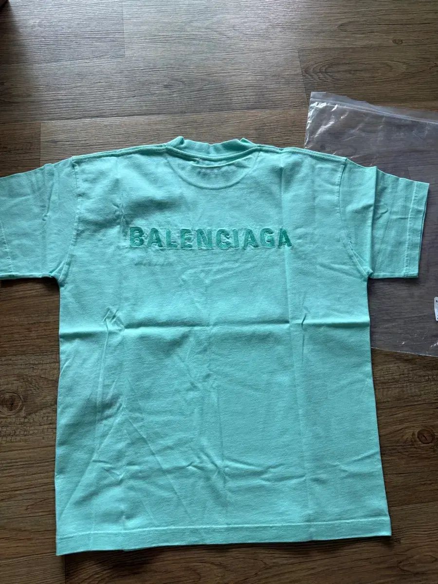 新品 バレンシアガ ミント ロゴ 半袖 Tシャツ m