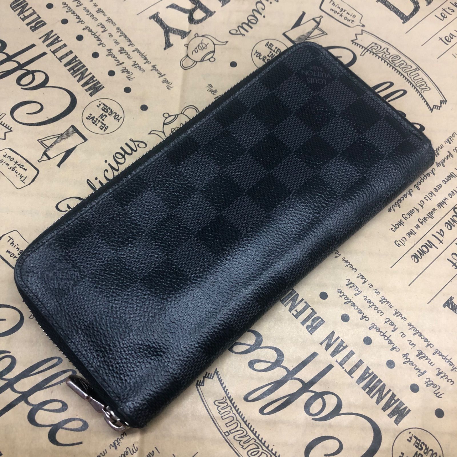 ルイヴィトン 長財布 ダミエ グラフィット ジッピーヴェルティカル 黒
