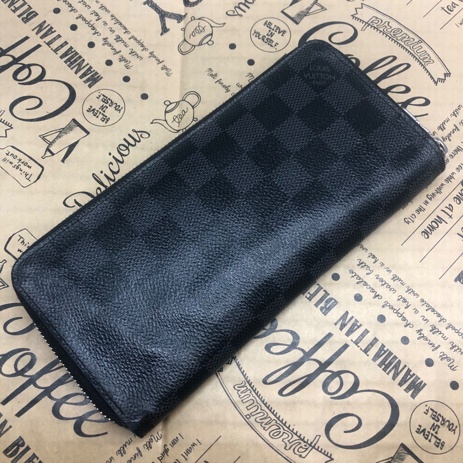 ルイヴィトン 長財布 ダミエ グラフィット ジッピーヴェルティカル 黒