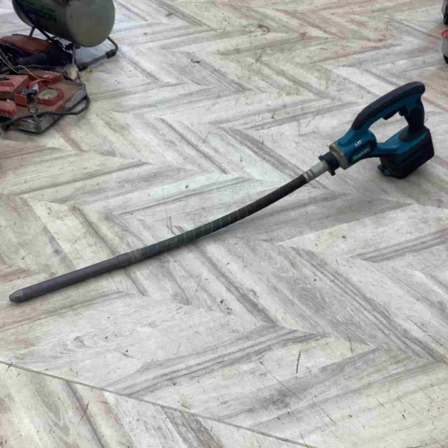 ☆マキタ(makita) コードレスコンクリートバイブレータ VR350DZ 振動 