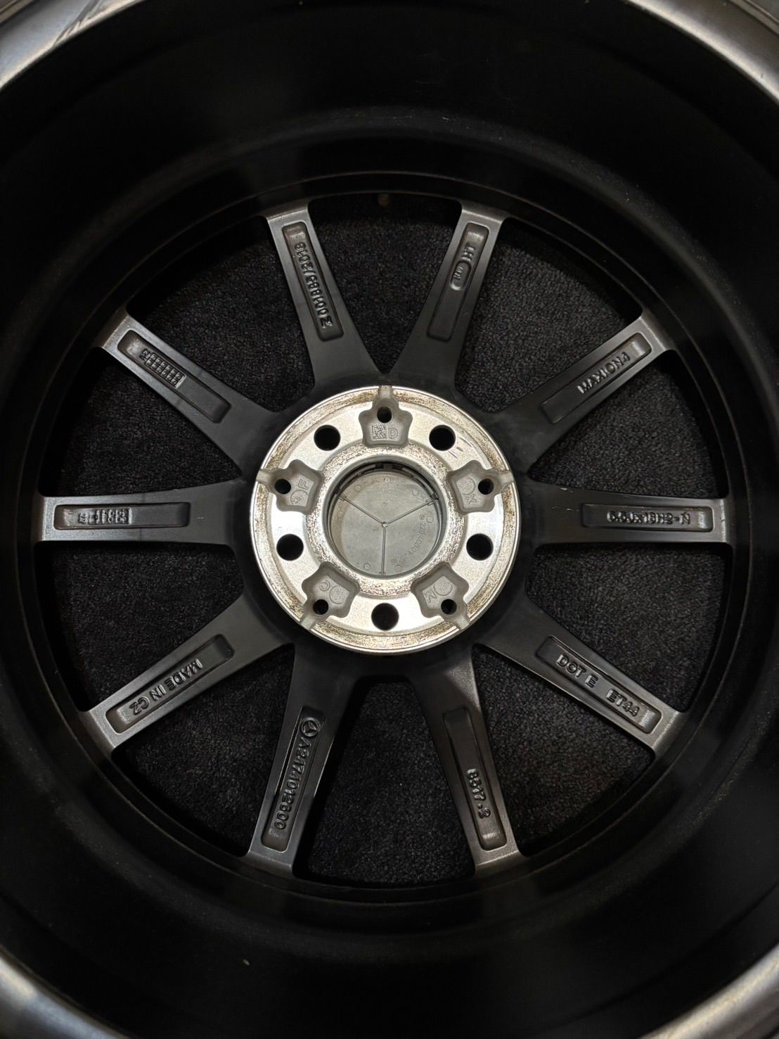 YOKOHAMA ice GUARD iG70 215/60R18 18インチ スタッドレス 4本 21～22年製 バリ溝 ベンツ/GLA/GLB等　(KTQ025) クレジットカード QRコード決済可能 YOKOHAMA ice GUARD7 iG70 215/60R18 102Q XL 215/60-18 スタッドレス