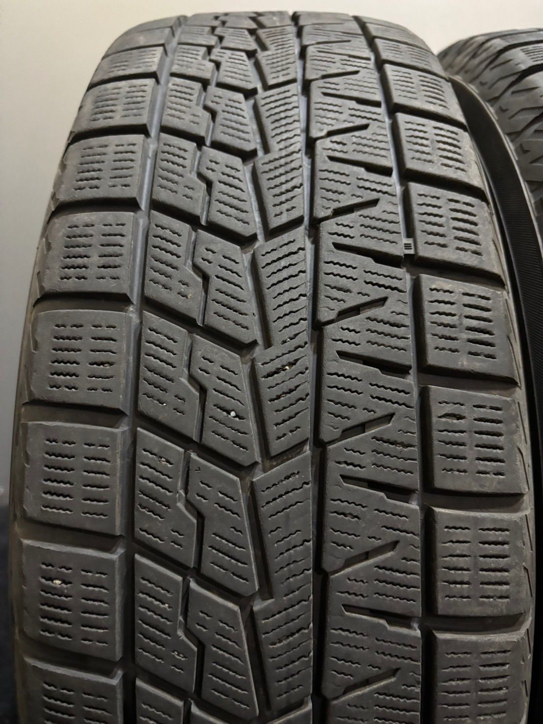 YOKOHAMA ice GUARD iG70 215/60R18 18インチ スタッドレス 4本 21～22年製 バリ溝 ベンツ/GLA/GLB等　(KTQ025) クレジットカード QRコード決済可能 YOKOHAMA ice GUARD7 iG70 215/60R18 102Q XL 215/60-18 スタッドレス