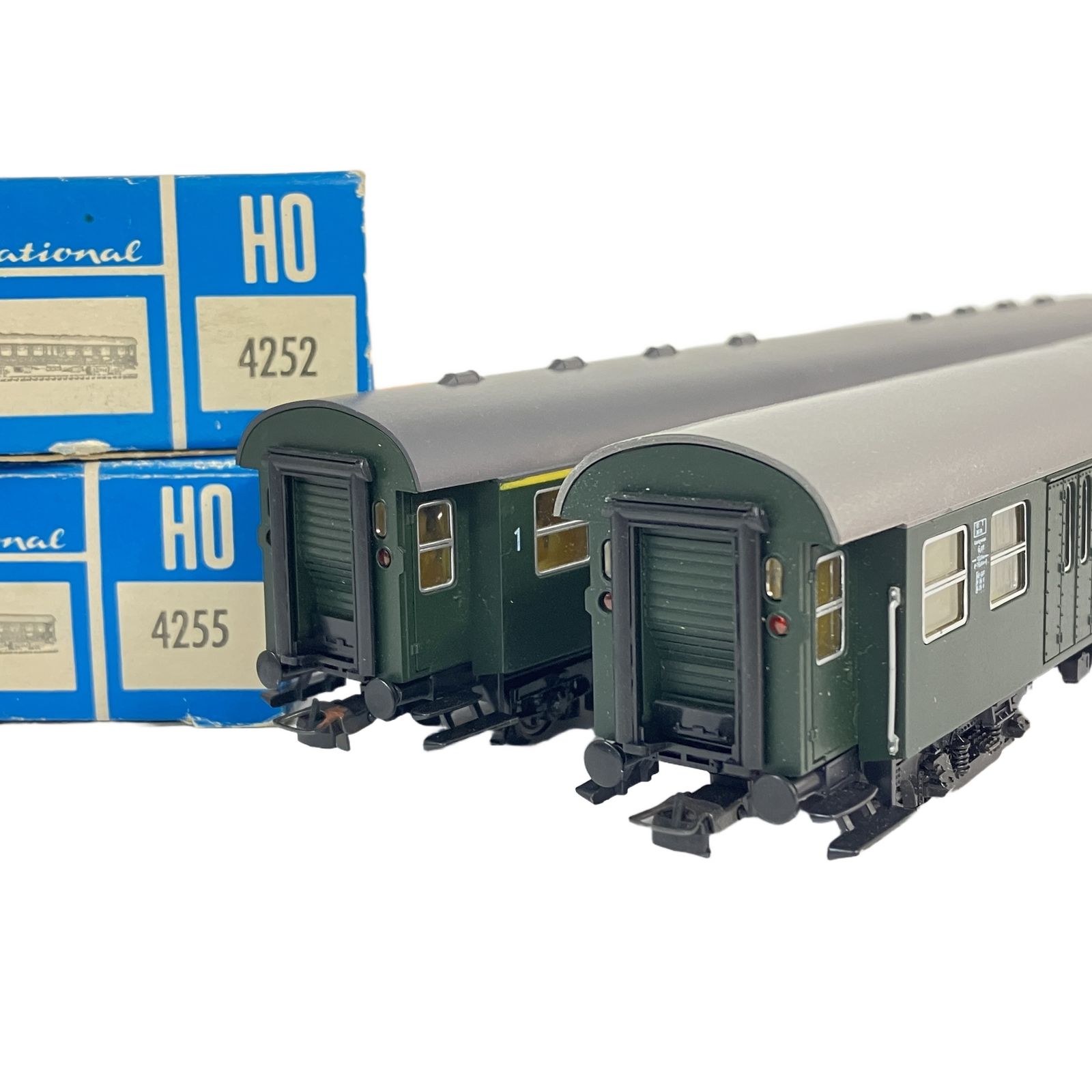 ROCO 『DB』タンク車　2両セット ROCO 4252 4255 ドイツ連邦鉄道 DB Umbau-Wagen 2両セット HOゲージ
