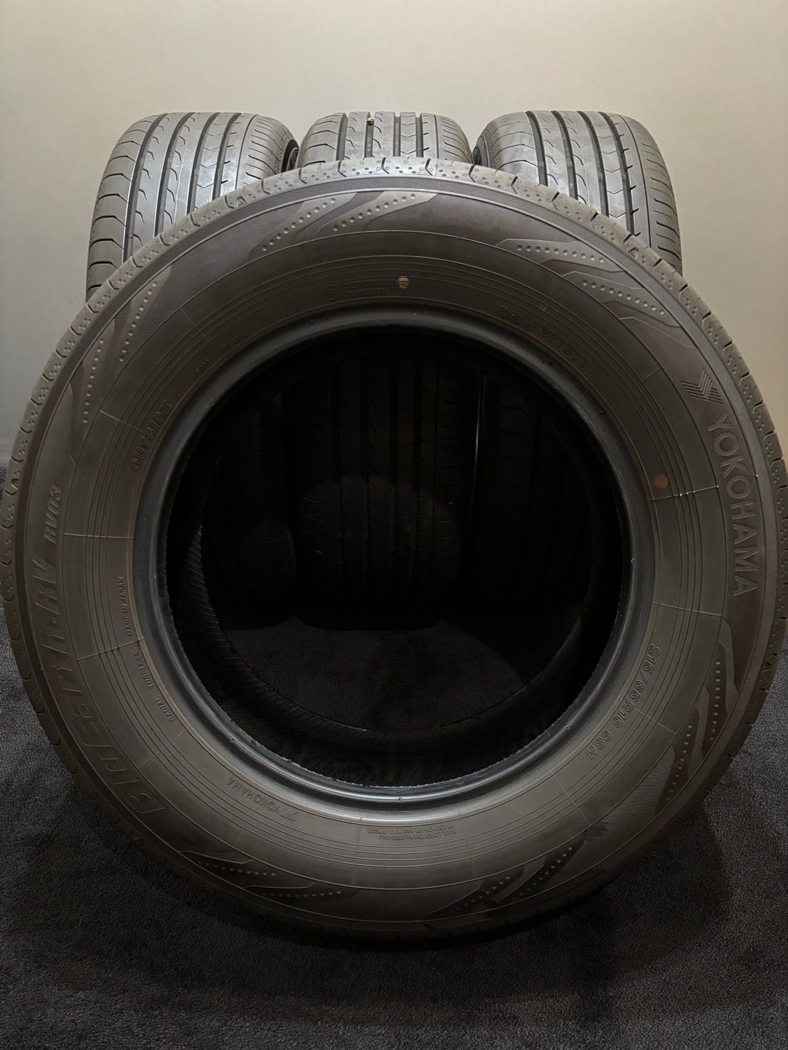 新品 YOKOHAMA BluEarth RV-01 215/65R16 16インチ 4本 夏タイヤ 新品 YOKOHAMA BluEarth RV-01 215/65R16 16インチ 4本 夏タイヤ