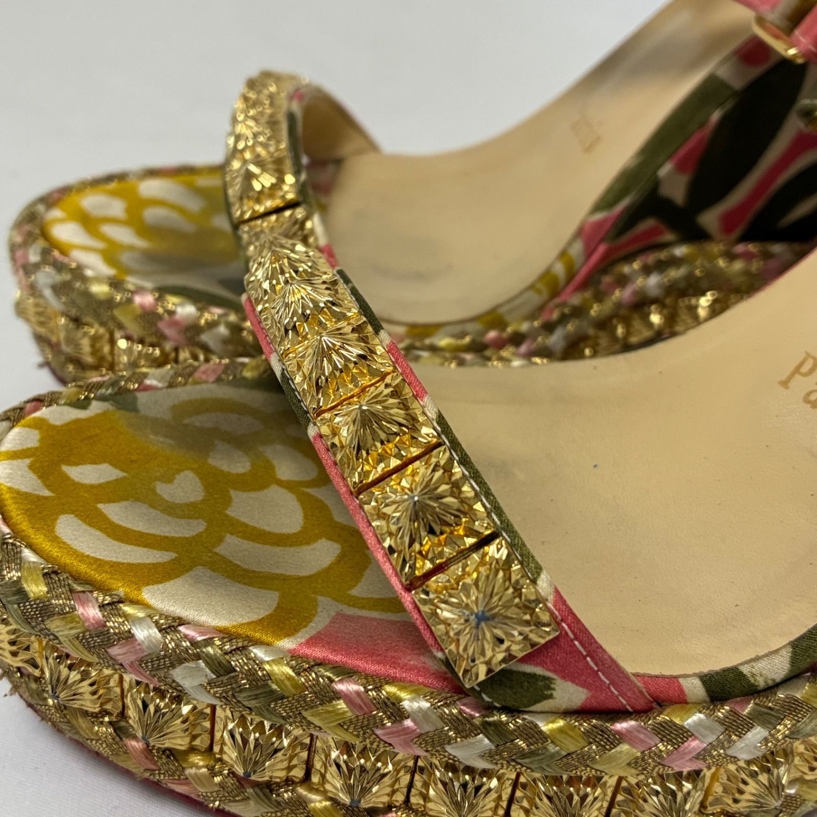 クリスチャンルブタン Christian Louboutin カタクロウ ピラミッド 
