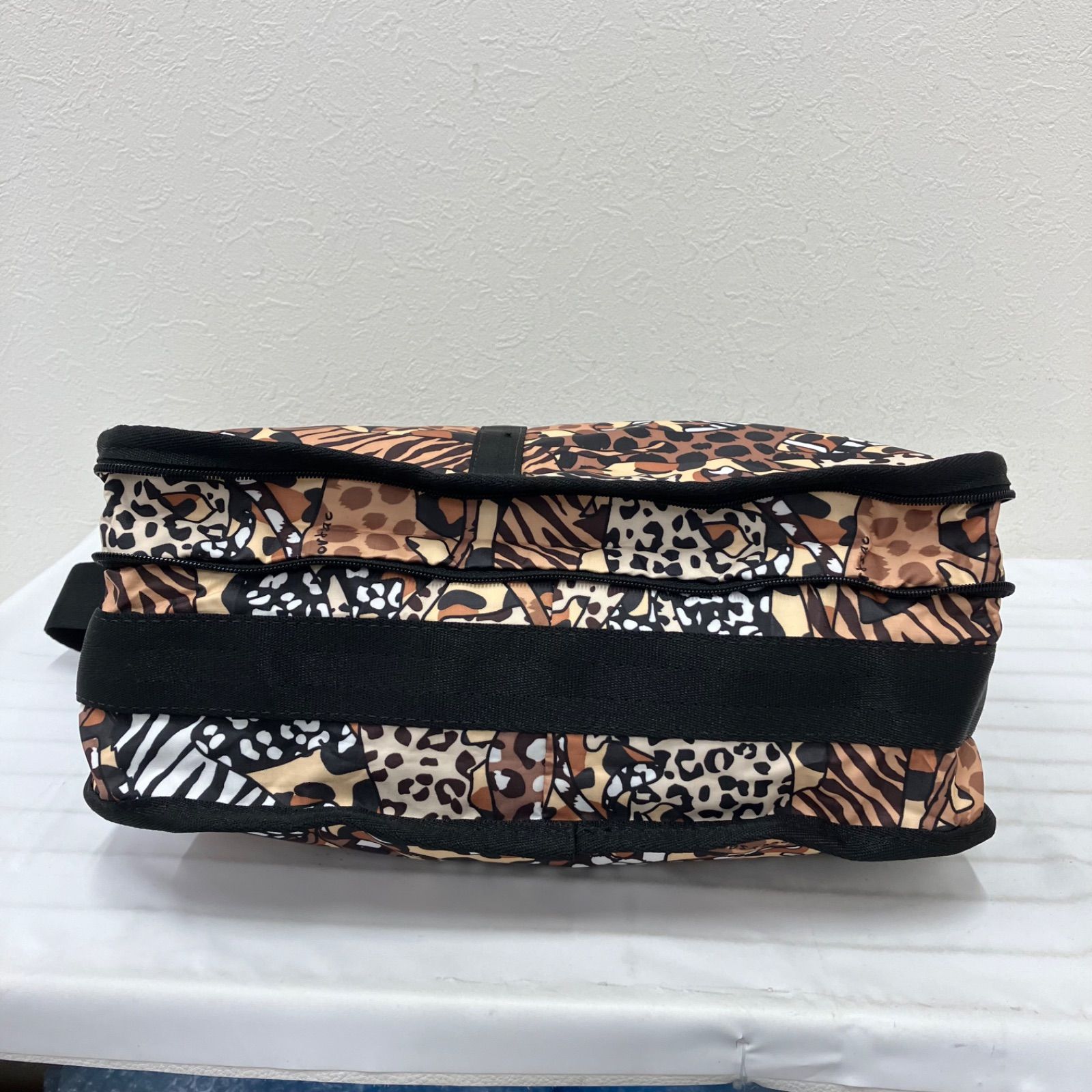 1873　LeSportsac レスポートサック　ショルダー　レオパード 1873 LeSportsac レスポートサック ショルダーバッグ デラックス