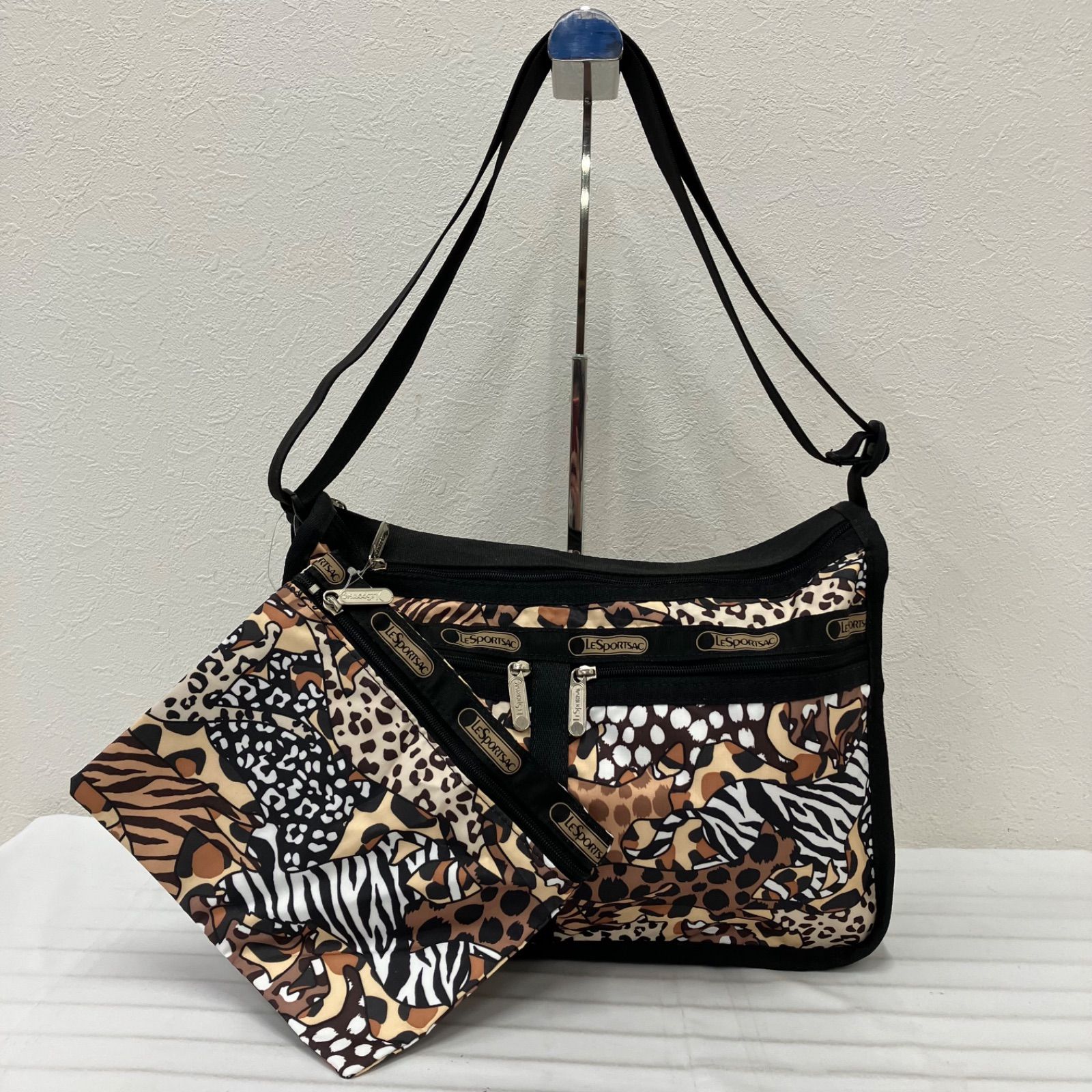 1873　LeSportsac レスポートサック　ショルダー　レオパード 1873 LeSportsac レスポートサック ショルダーバッグ デラックス