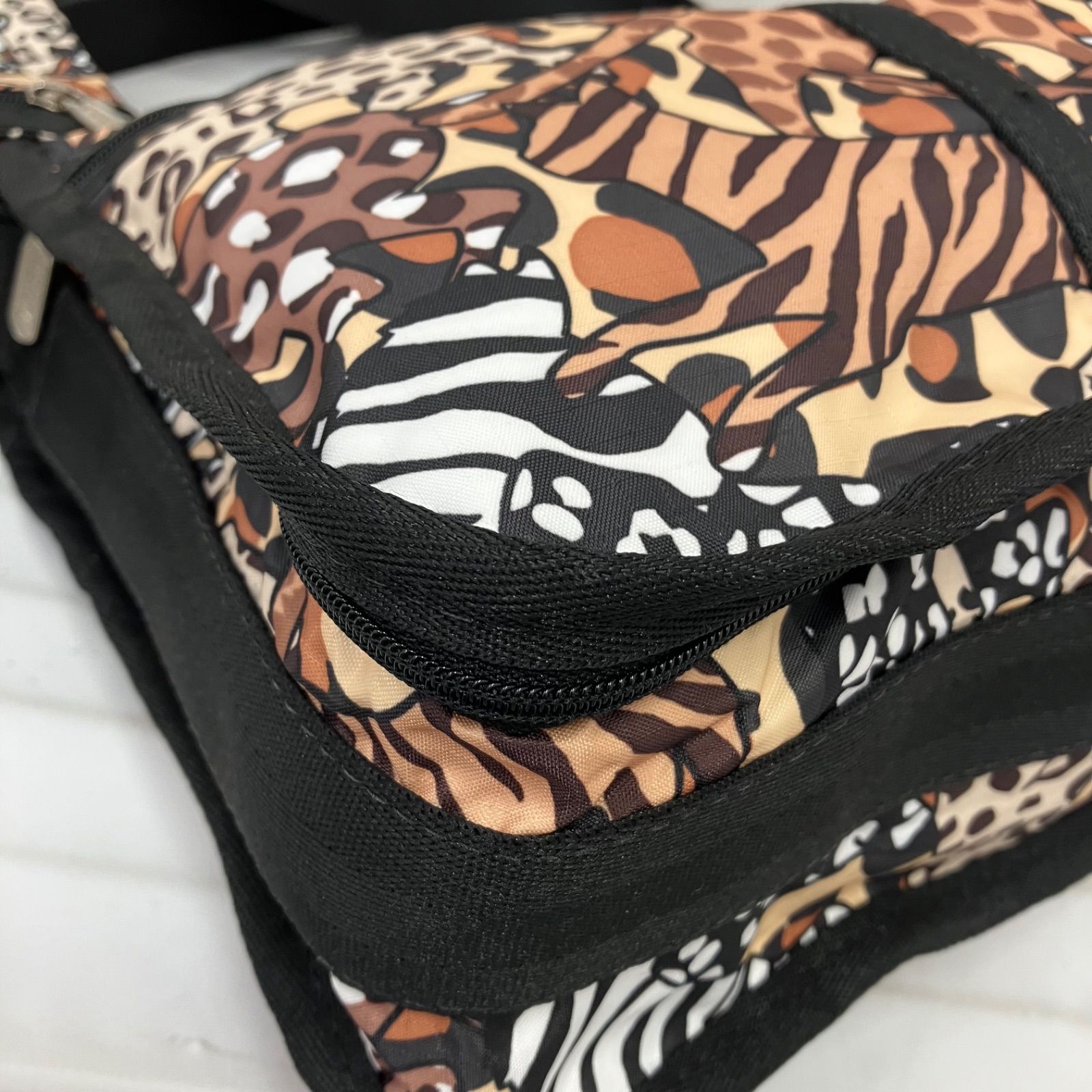 1873　LeSportsac レスポートサック　ショルダー　レオパード 1873 LeSportsac レスポートサック ショルダーバッグ デラックス