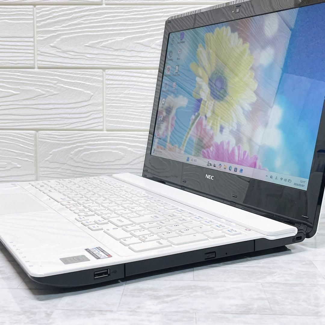 美品✨お買い得✨NEC ノートパソコン カメラ DVD windows11 白 NEC LAVIE ホワイト 8GB Windows11 ノートパソコン DVD 大画面 カメラ