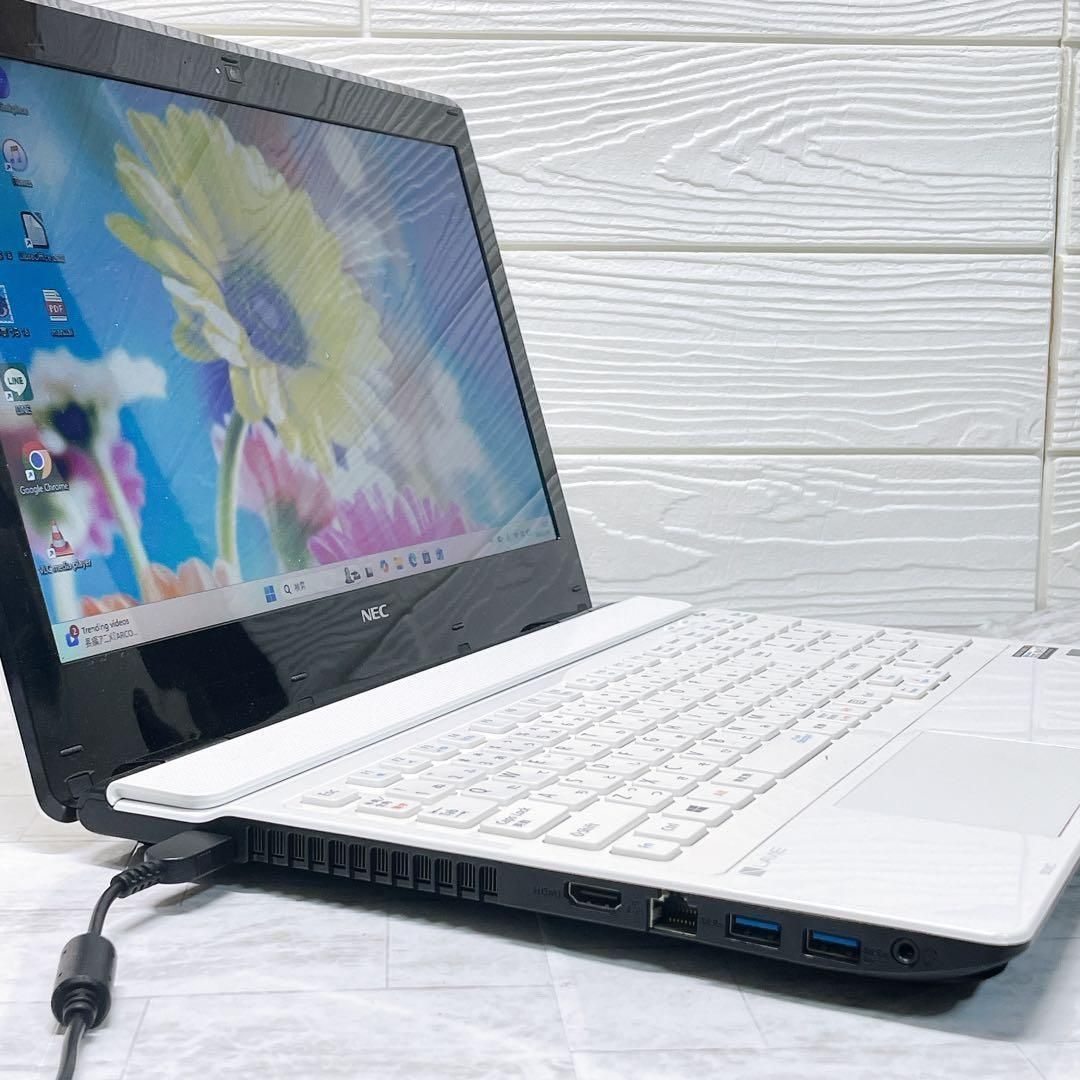 可愛い白❤️15.6型大画面✨テンキー付ノートパソコン✨オフィス カメラ DVD NEC LAVIE ホワイト 8GB Windows11 ノートパソコン DVD 大画面 カメラ