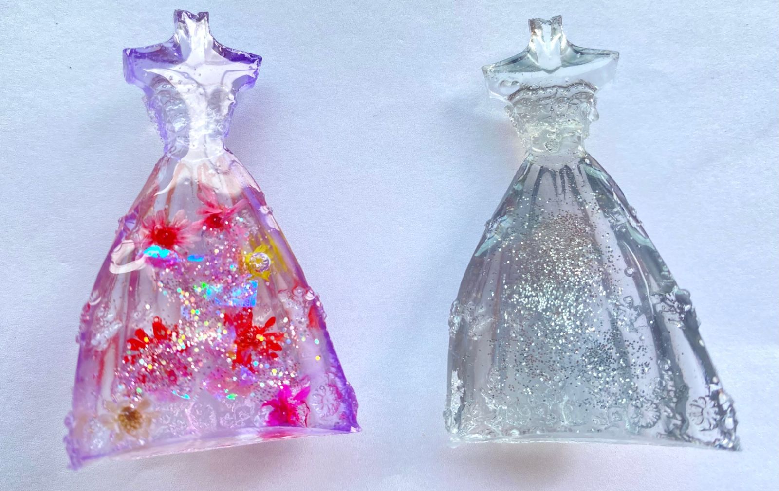 ハンドメイド ドレス型レジン置物 花飾り付き - メルカリ
