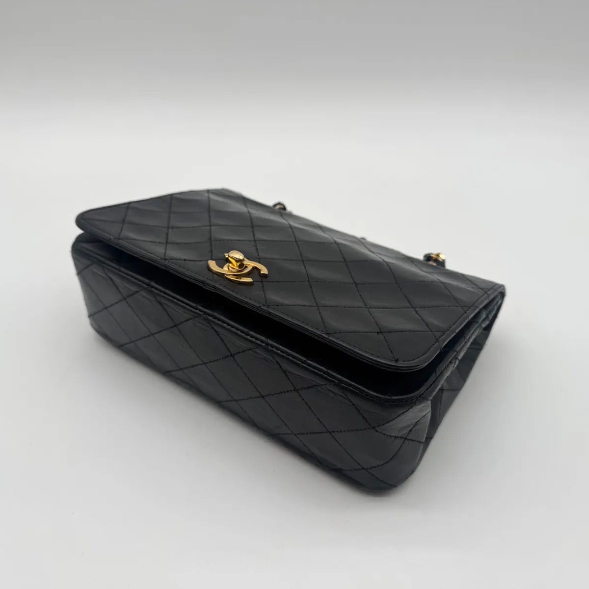 シャネル マトラッセ ターンロック ココマーク ショルダー ゴールド金具 黒茶 CHANEL（シャネル） ミニマトラッセ ココマーク ターンロック サテン