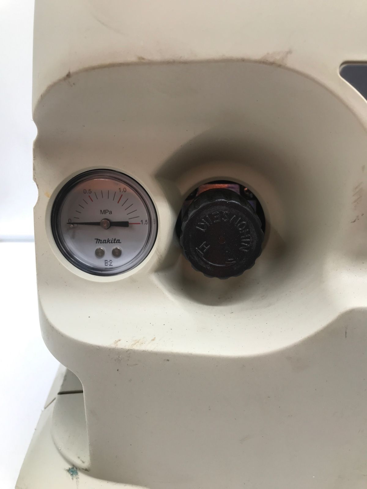 中古品】Makita/マキタ AC700 ☆ 常圧エアコンプレッサー [IT_LSC8K
