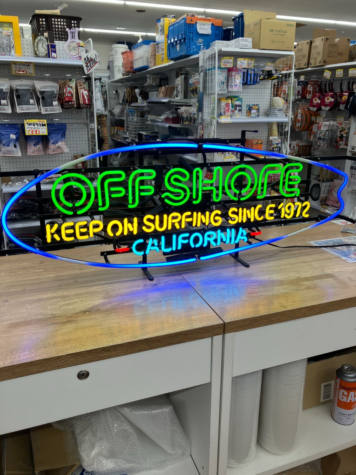 【送料込み】OFF SHORE CALIFORNIA サーフィン ネオンサイン看板　アメリカン雑貨 (A4-95)　T
