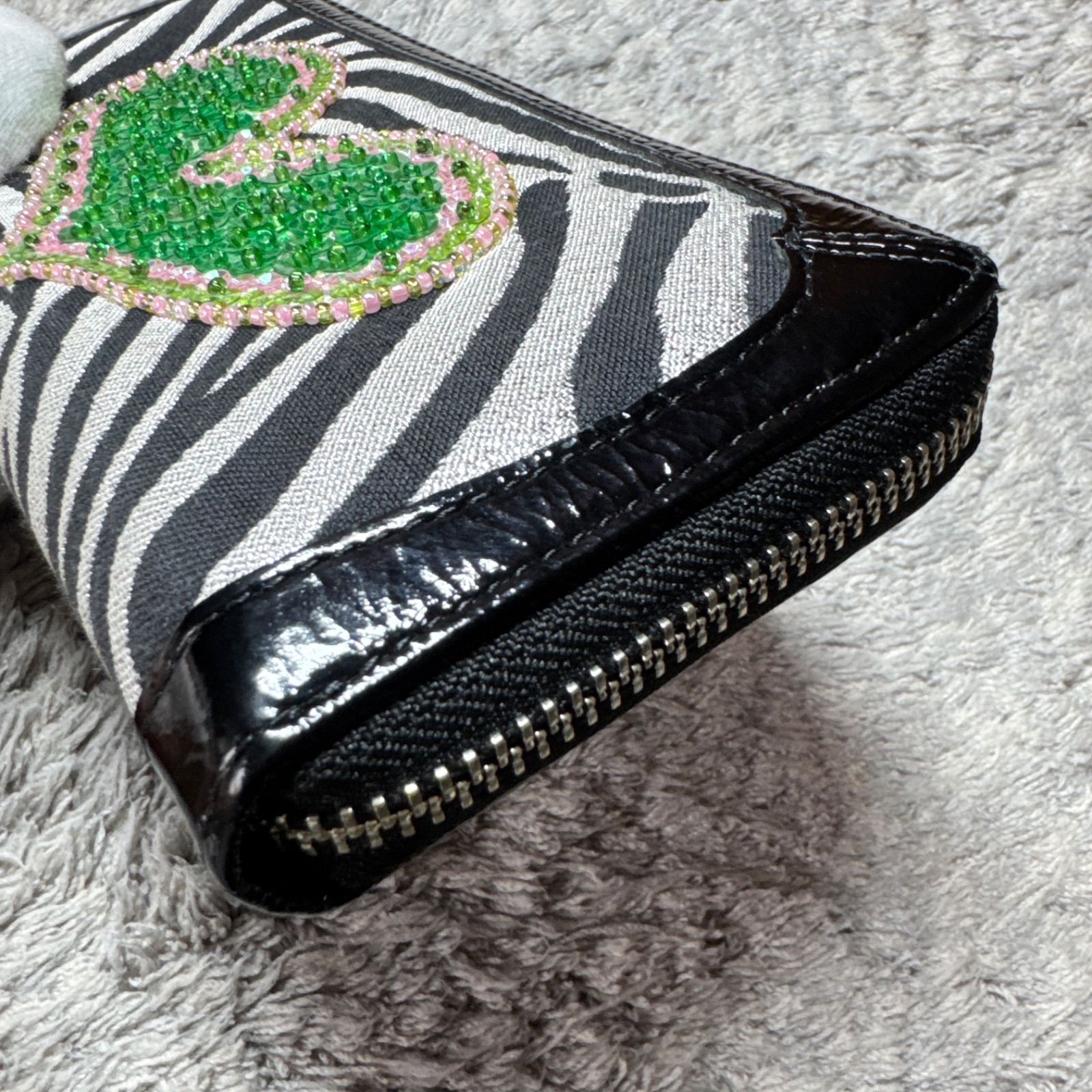 品質重視 シンクビー 長財布 美品 黒×シルバー ラウンドファスナー 