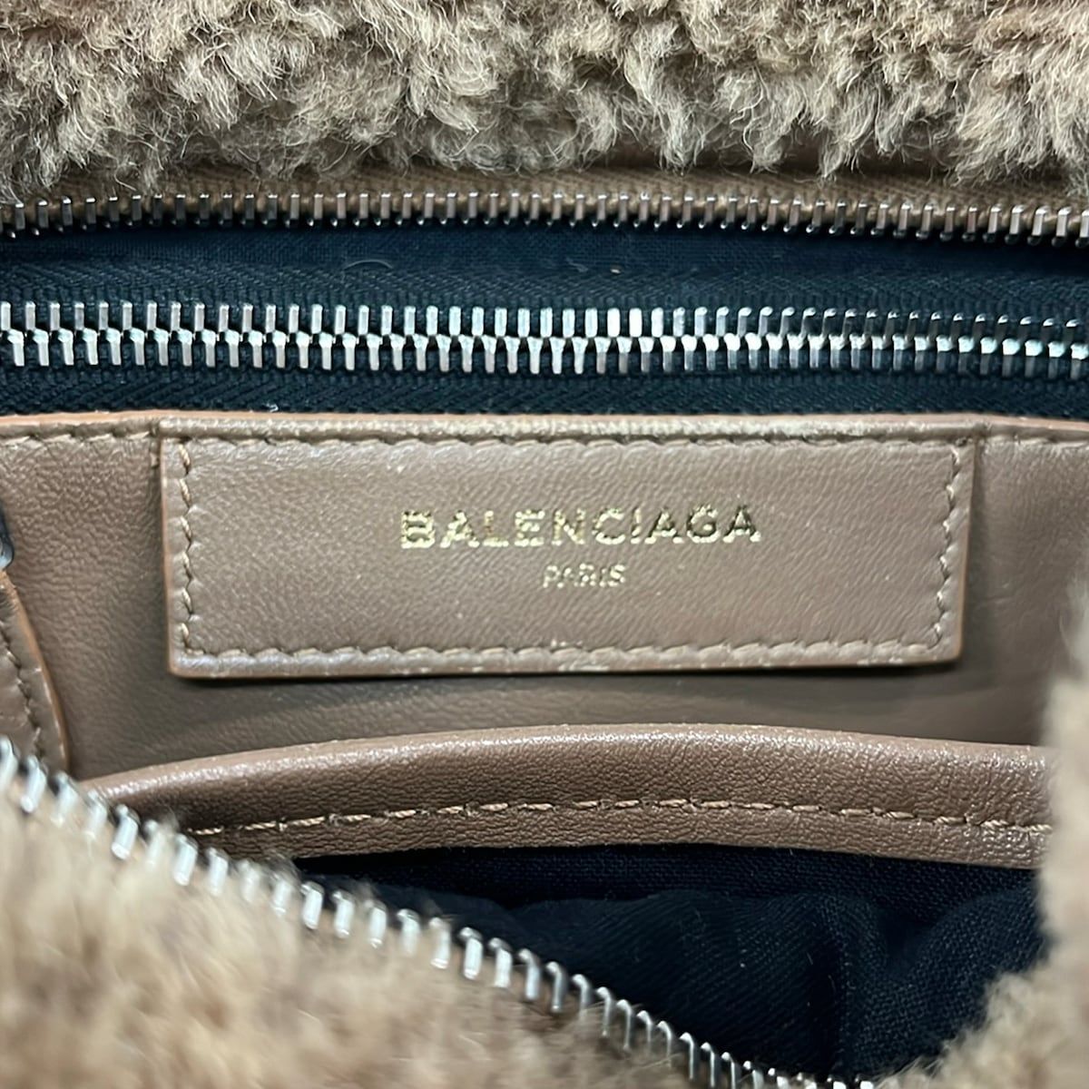 BALENCIAGA バレンシアガ バザールショッパー ムートンレザーショルダーバッグ XS 452458 ブラック - BALENCIAGA(バレンシアガ) ハンドバッグ バザールショッパーXS 452458
